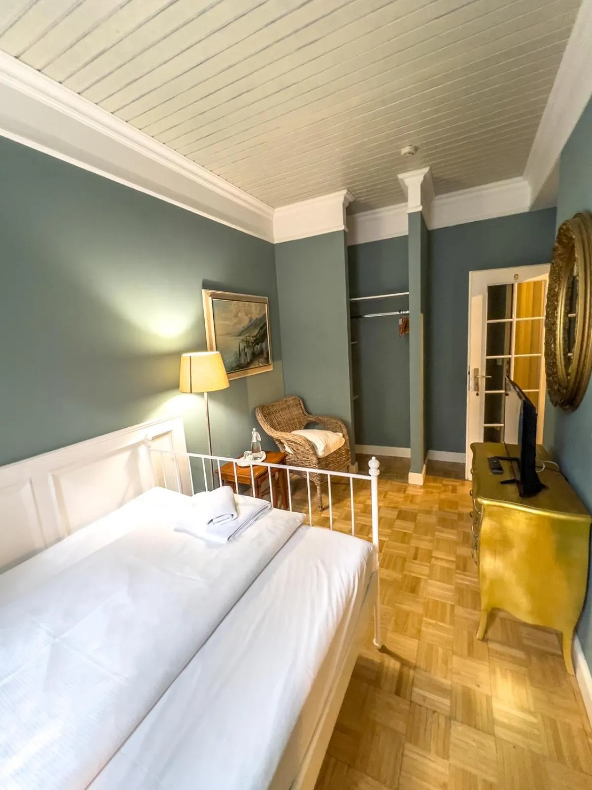 Bed in Hotel-Maison Am Olivaer Platz