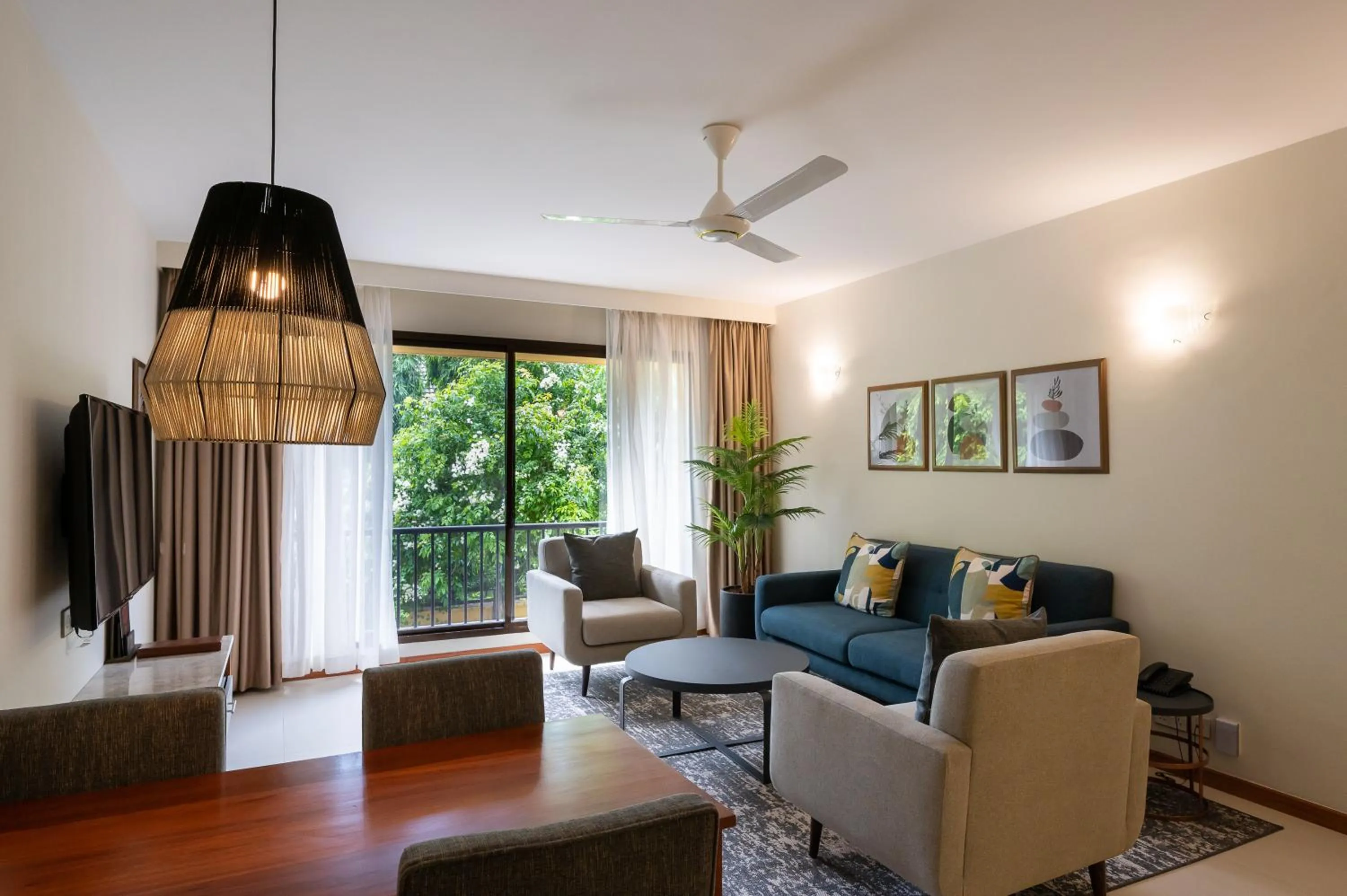 Living room in Sea Cliff Court Hotel & Luxury Apartments