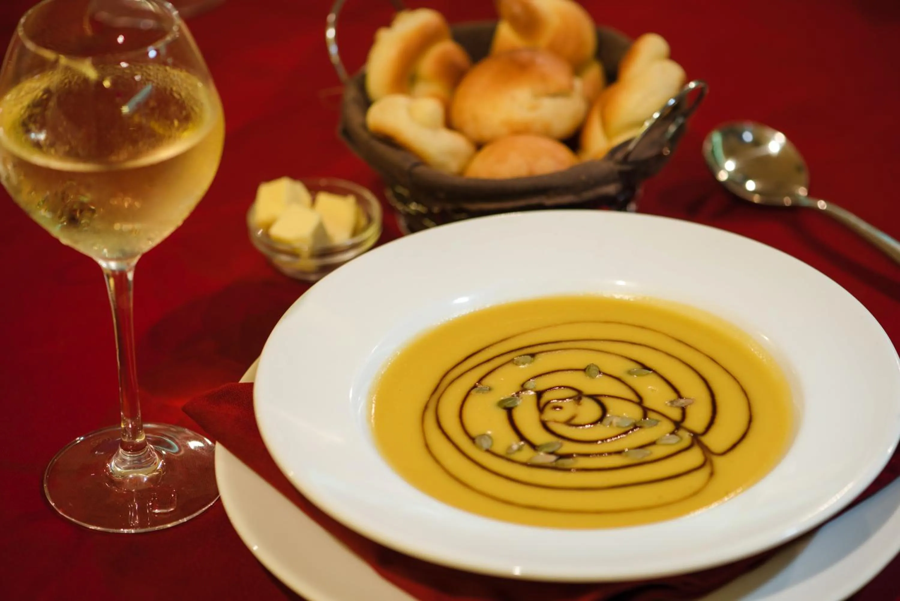 Food and drinks in Sea Cliff Court Hotel & Luxury Apartments