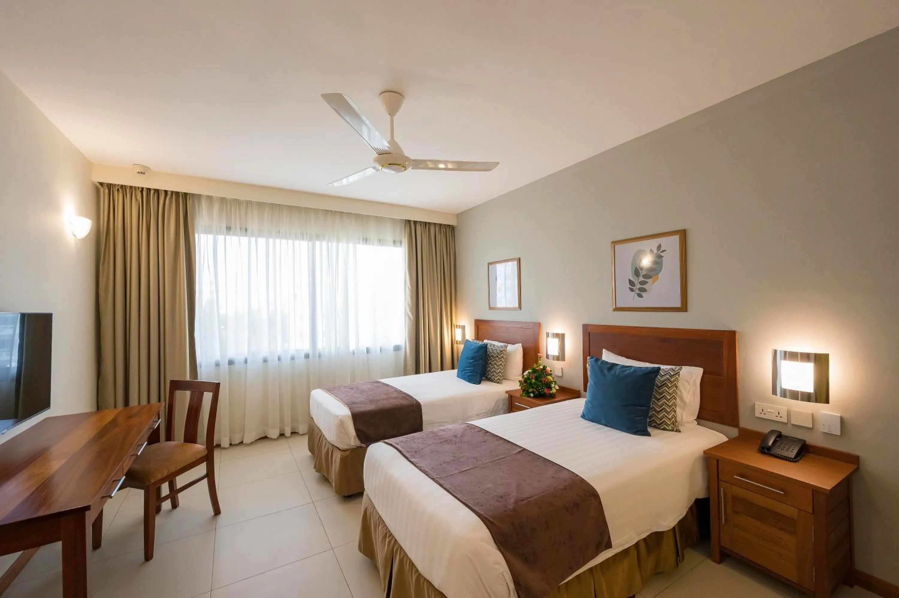 Bed in Sea Cliff Court Hotel & Luxury Apartments