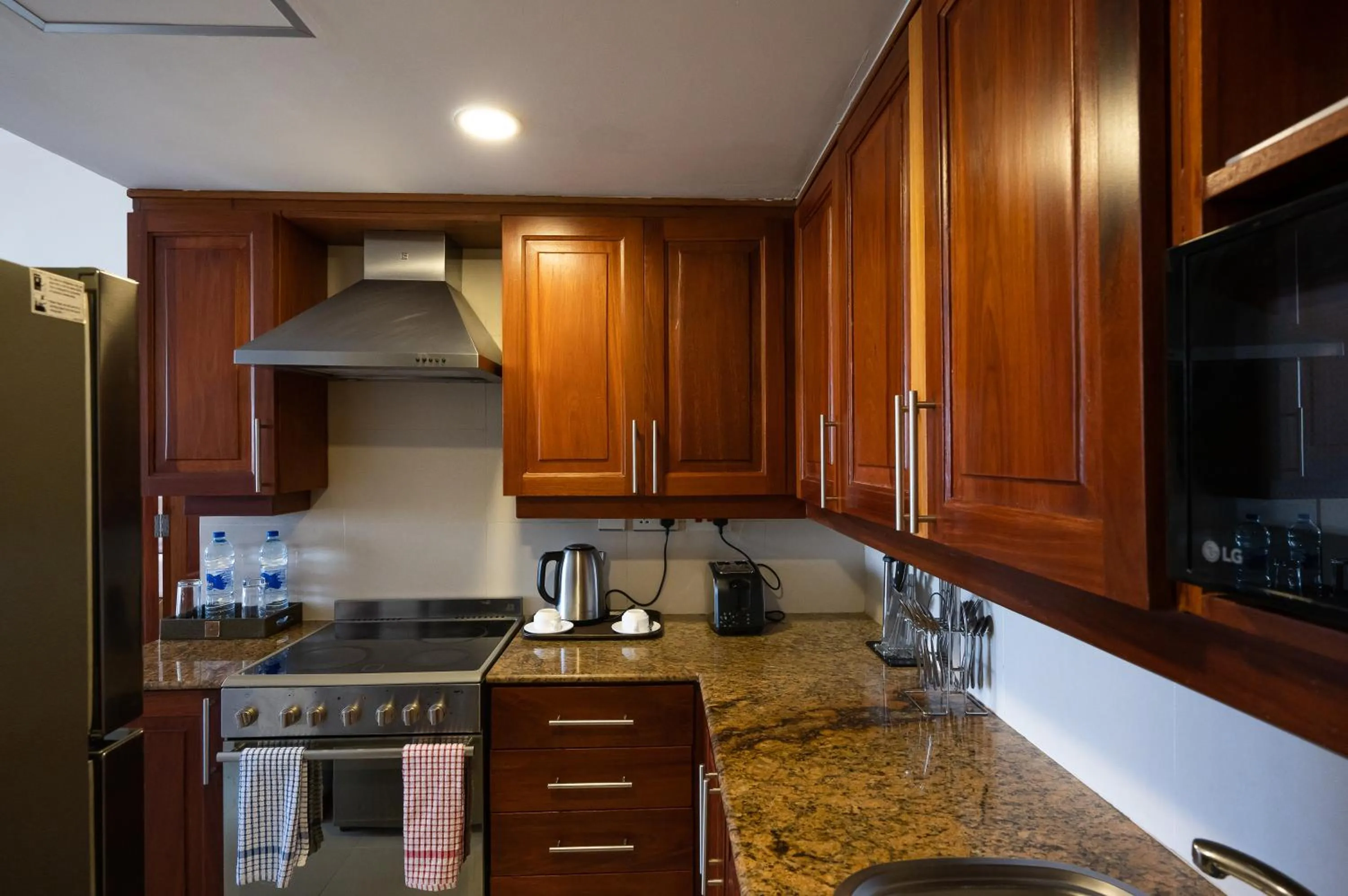 Kitchen or kitchenette in Sea Cliff Court Hotel & Luxury Apartments