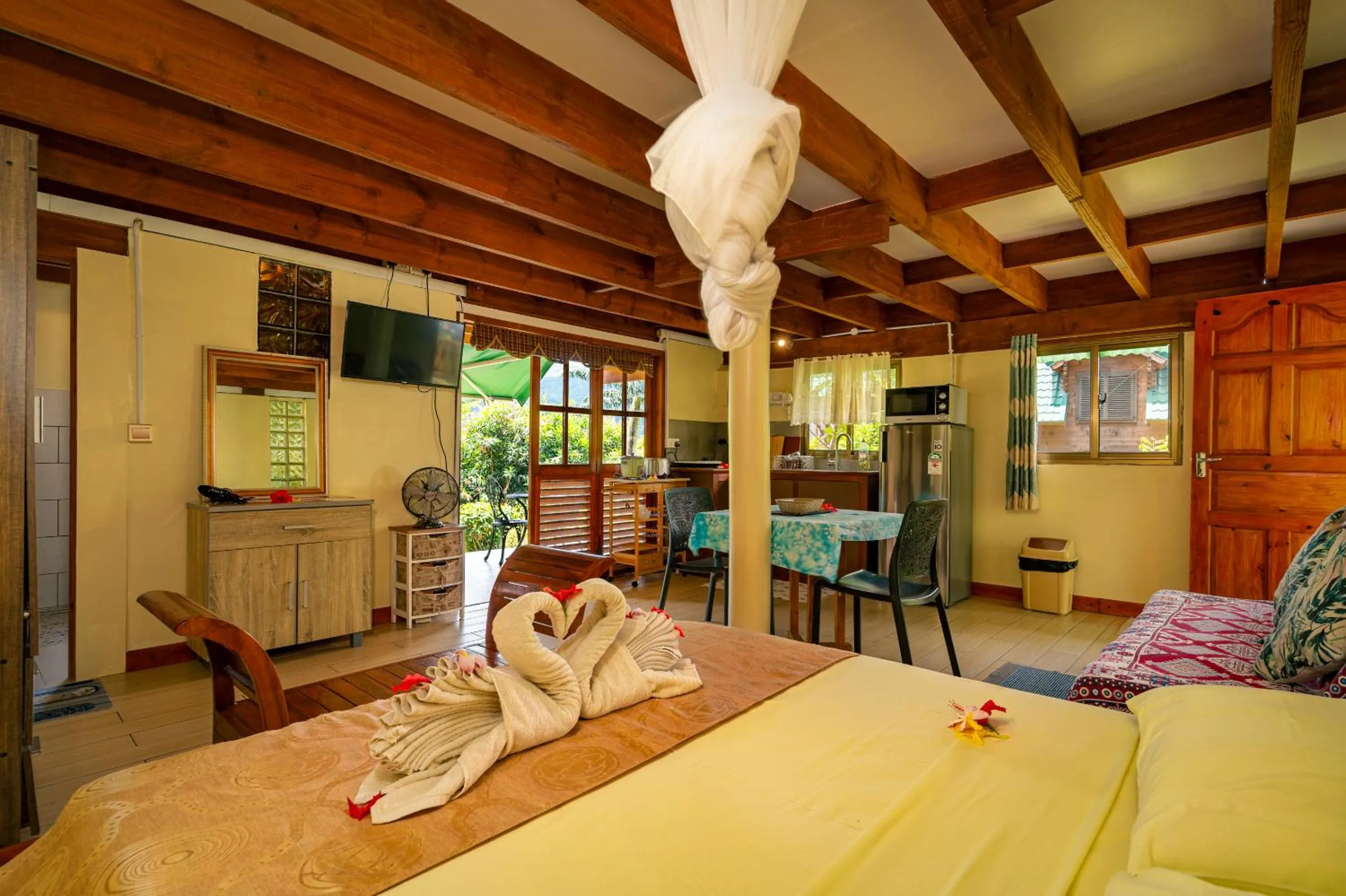 Bed in Lemongrass Lodge