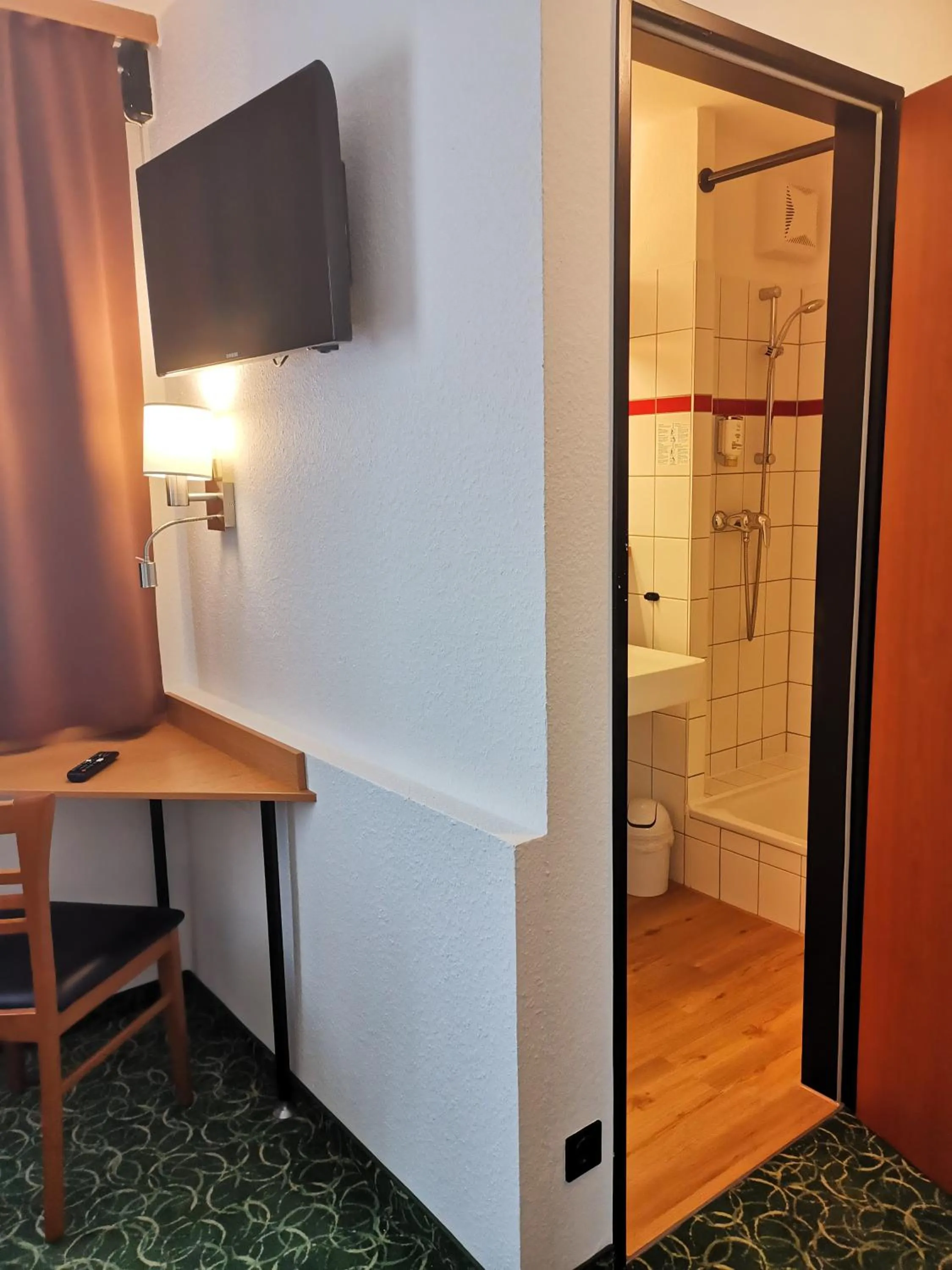 Communal lounge/ TV room in ACRON Hotel Wittenberg