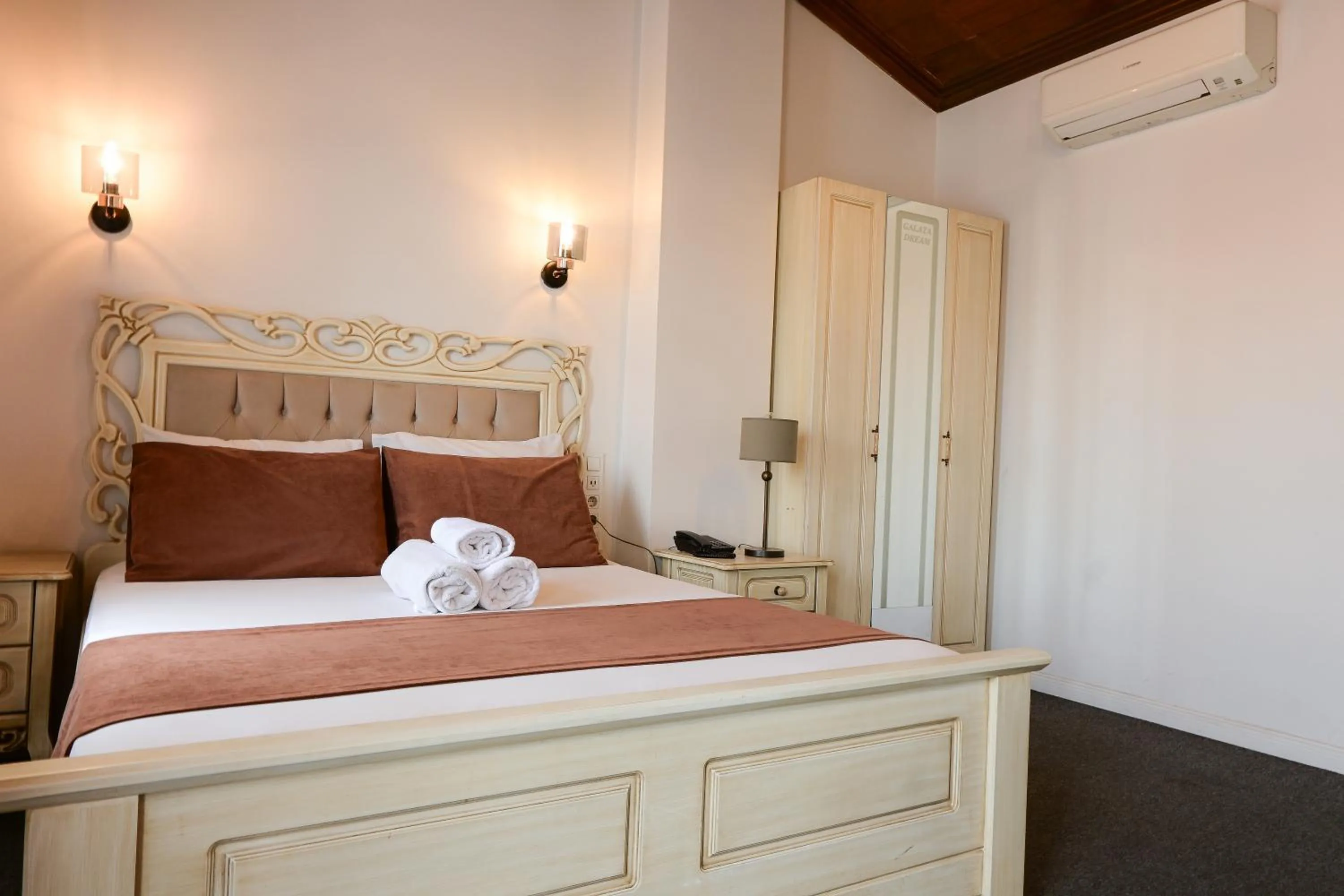 Bed in Galata Dream Hotel