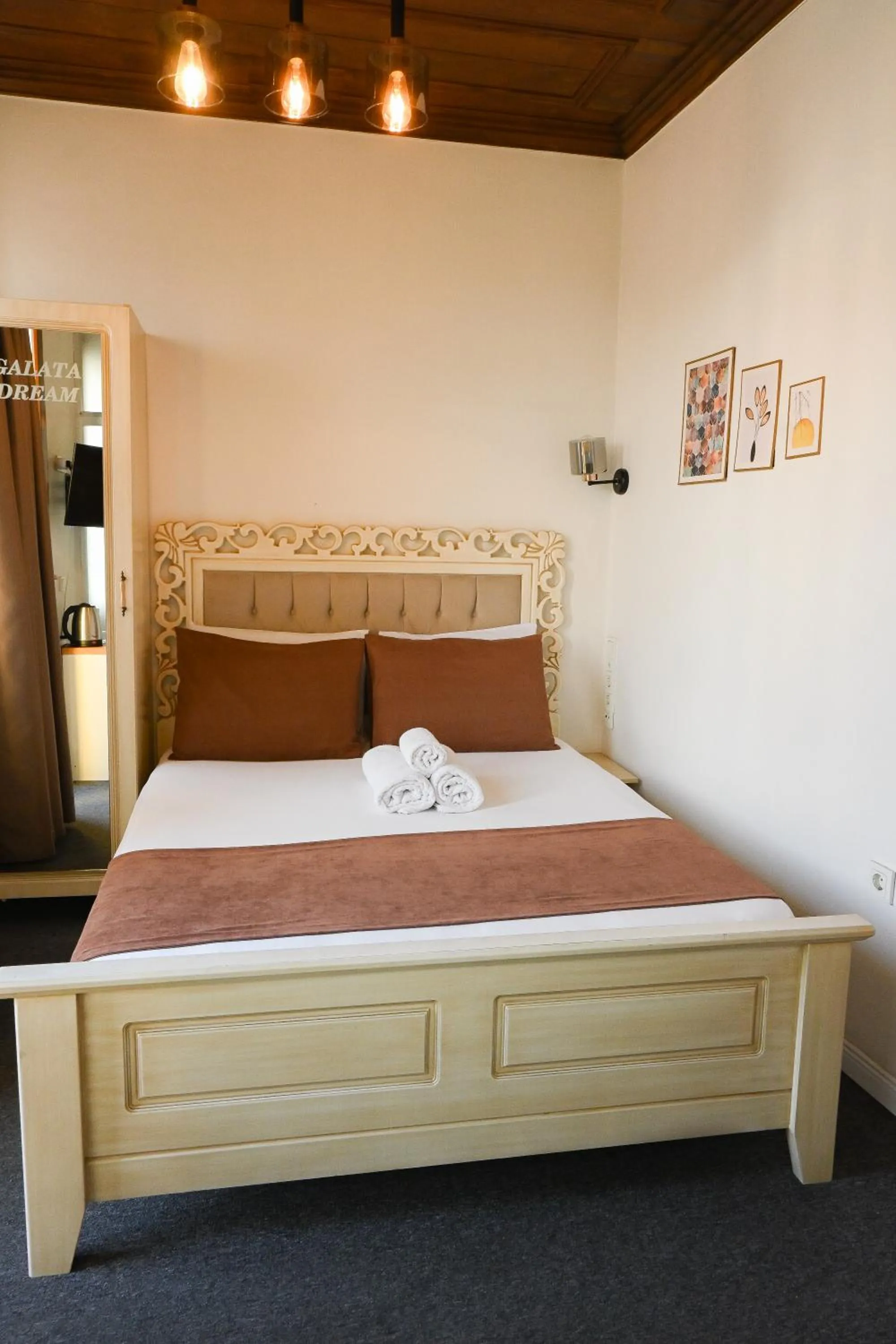 Bed in Galata Dream Hotel