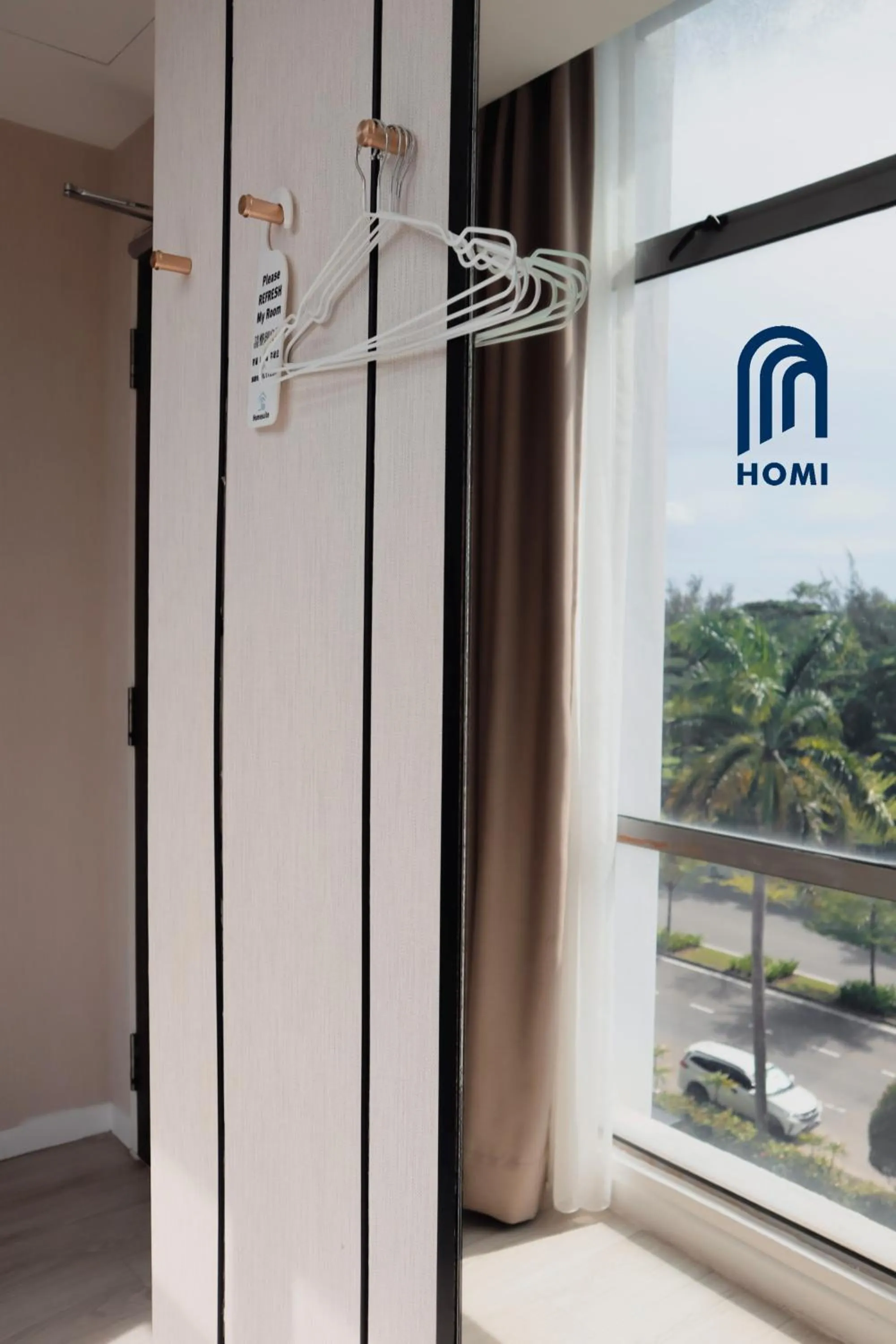 wardrobe in Homi Oasis at KK Times Square 和逸绿洲