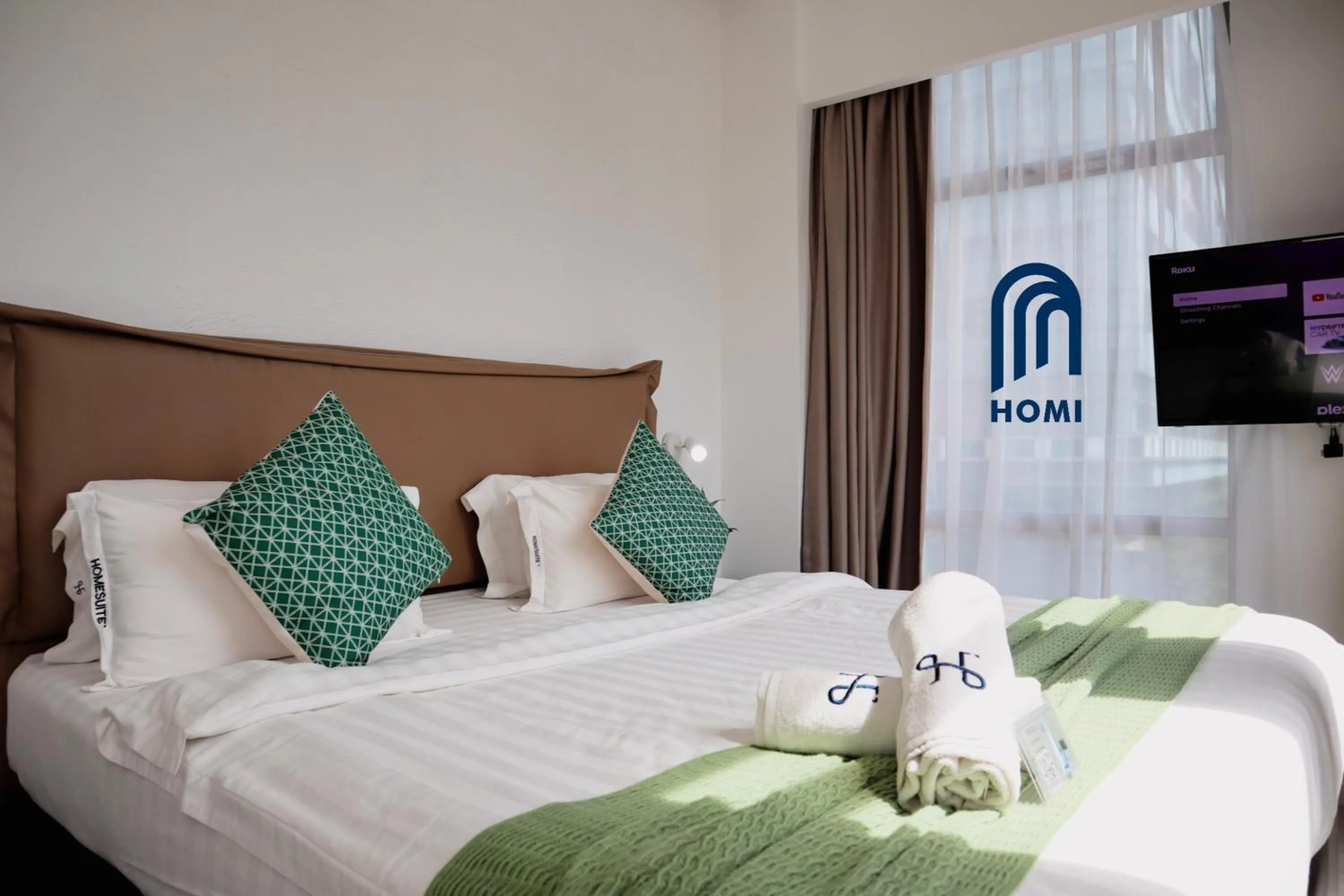 Photo of the whole room, Bed in Homi Oasis at KK Times Square 和逸绿洲