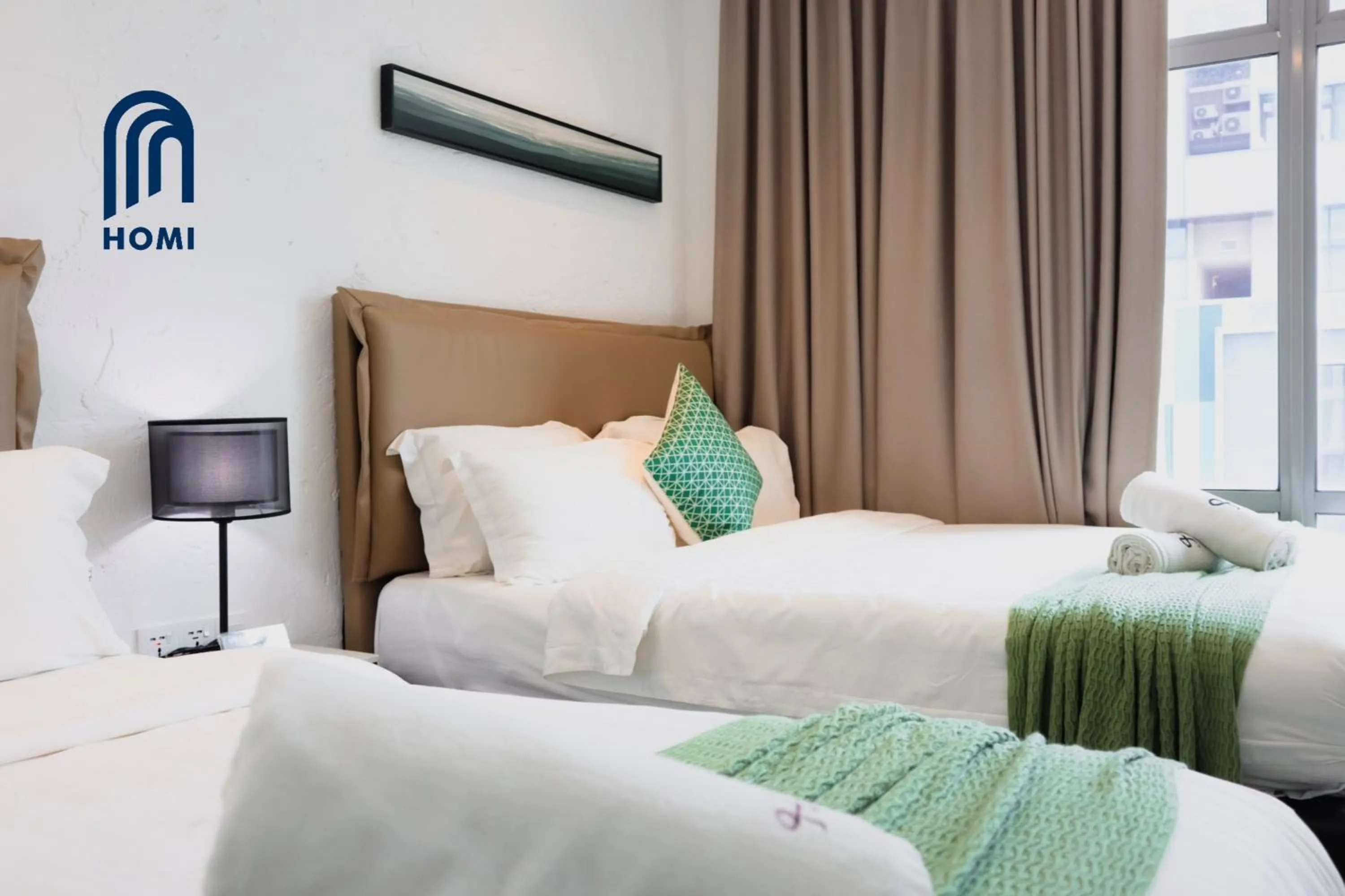 Photo of the whole room, Bed in Homi Oasis at KK Times Square 和逸绿洲