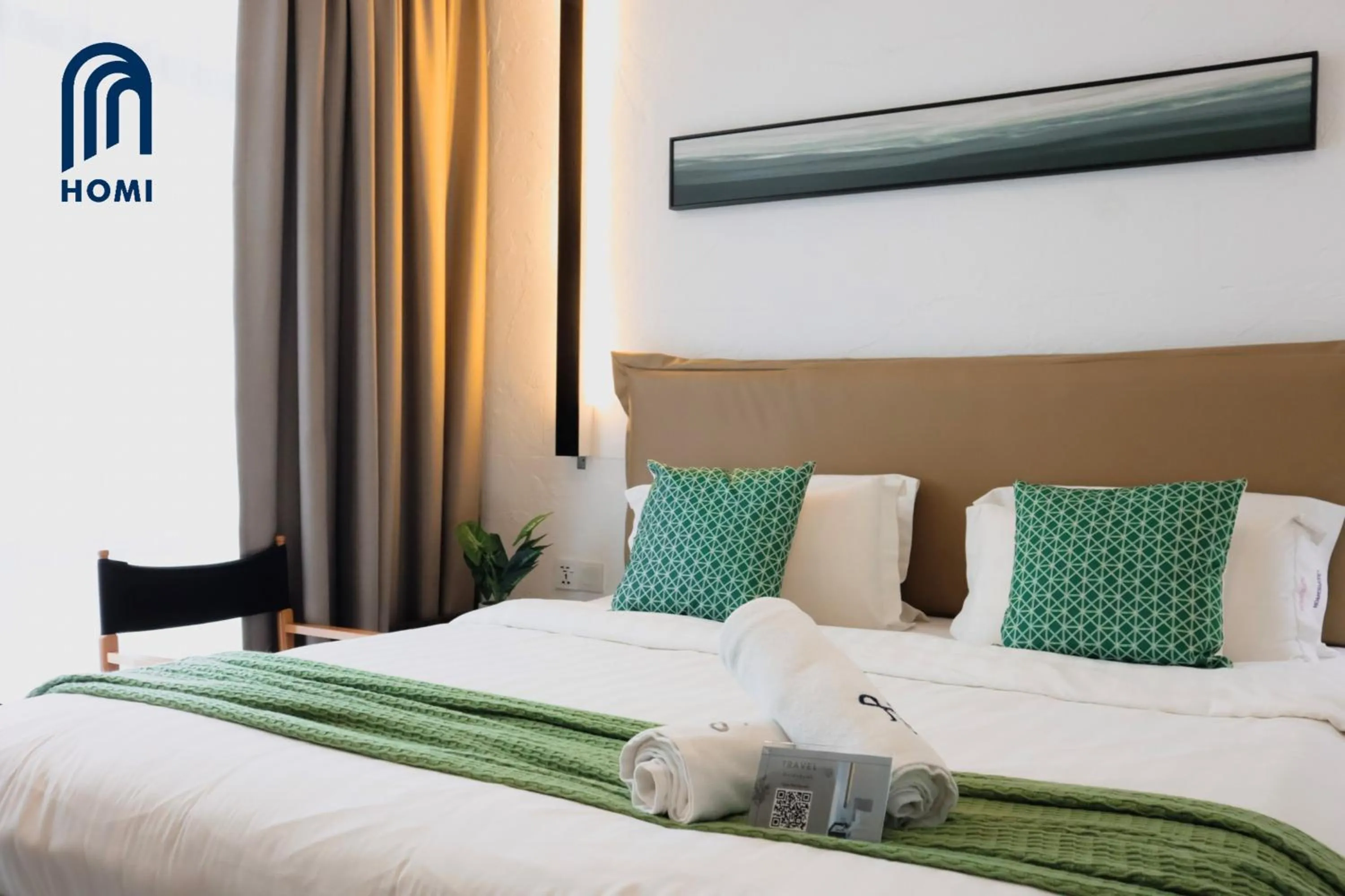 Photo of the whole room, Bed in Homi Oasis at KK Times Square 和逸绿洲