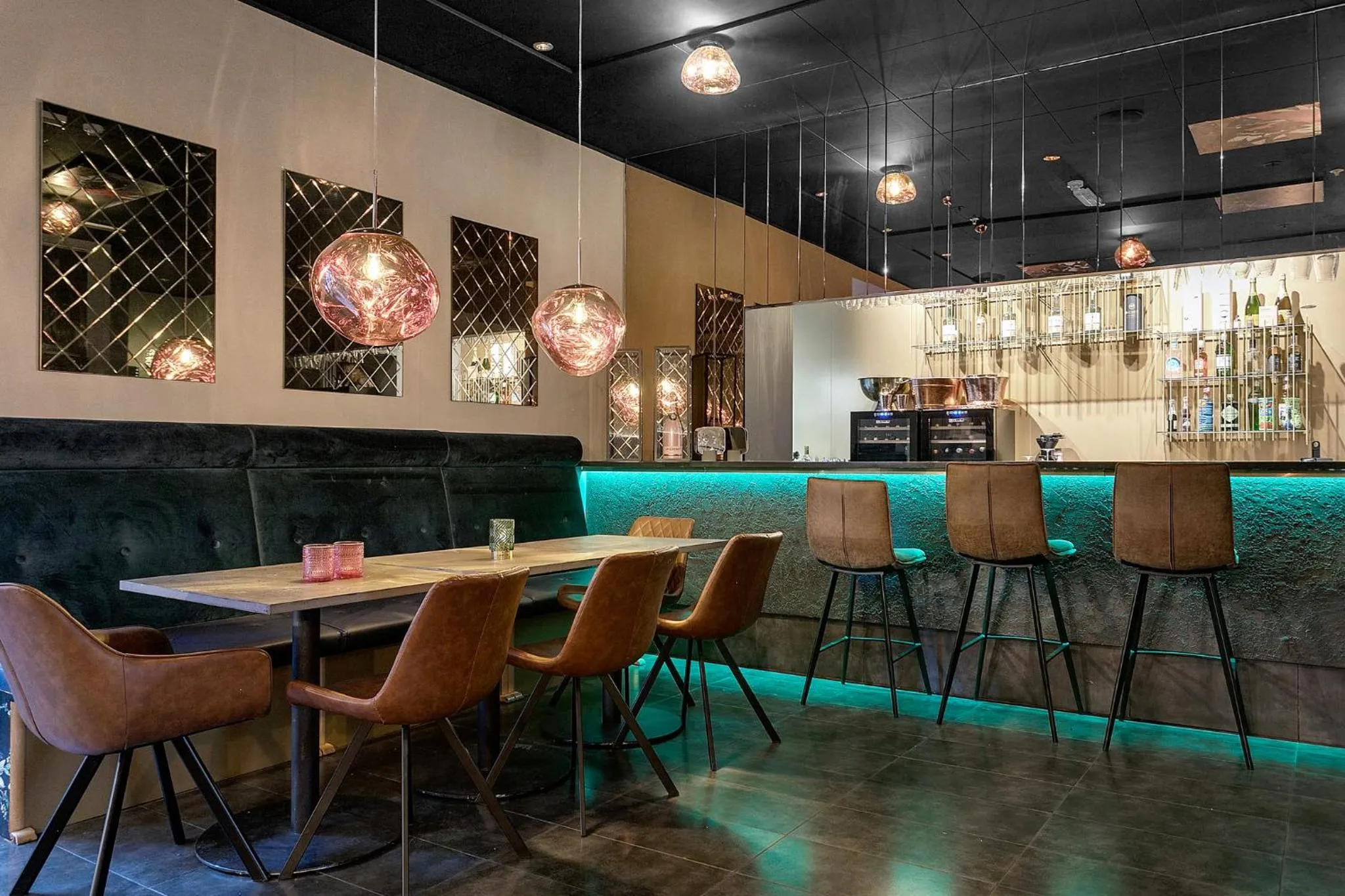 Lounge or bar in City Center Hotel