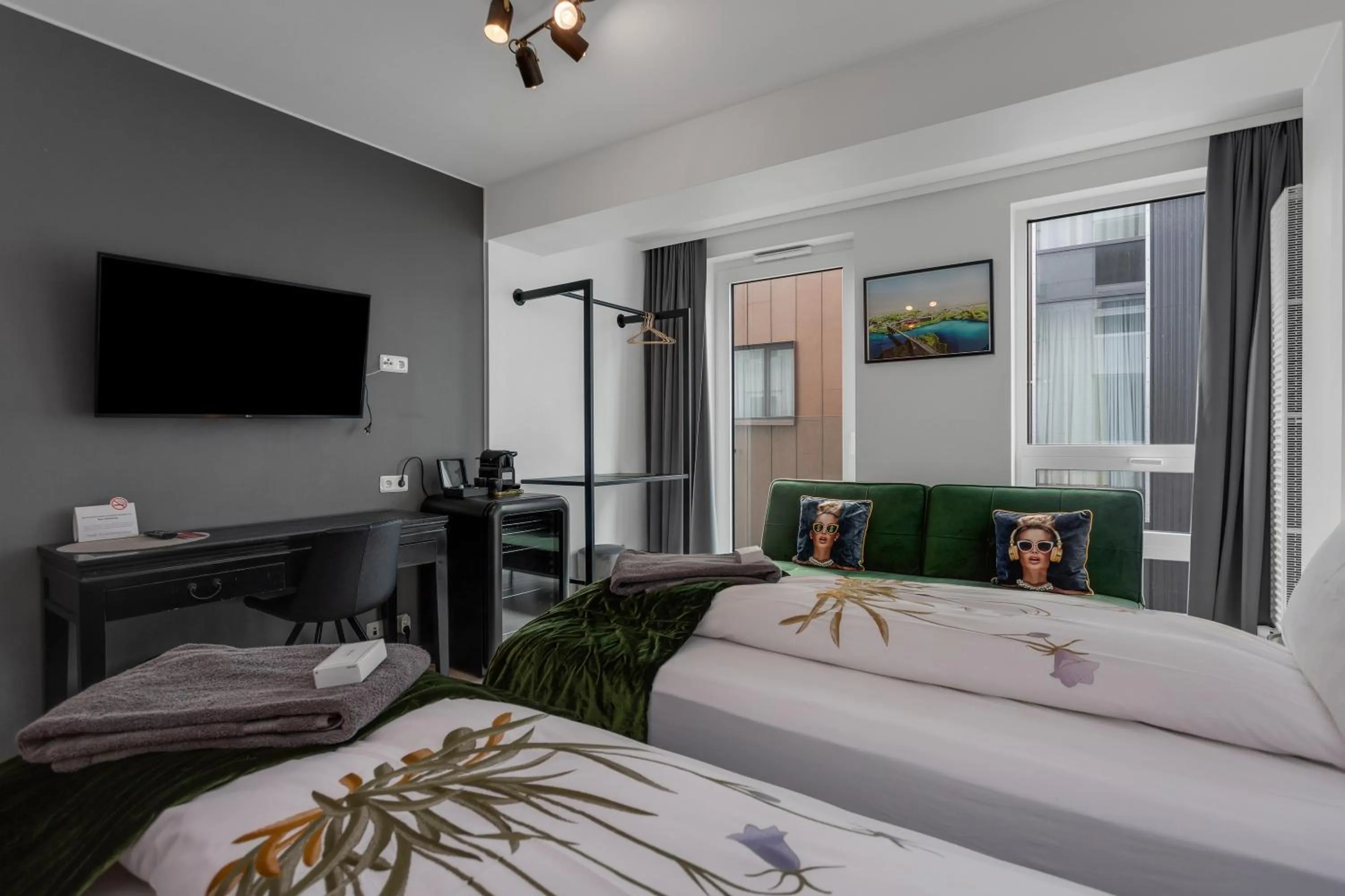 Bed in City Center Hotel