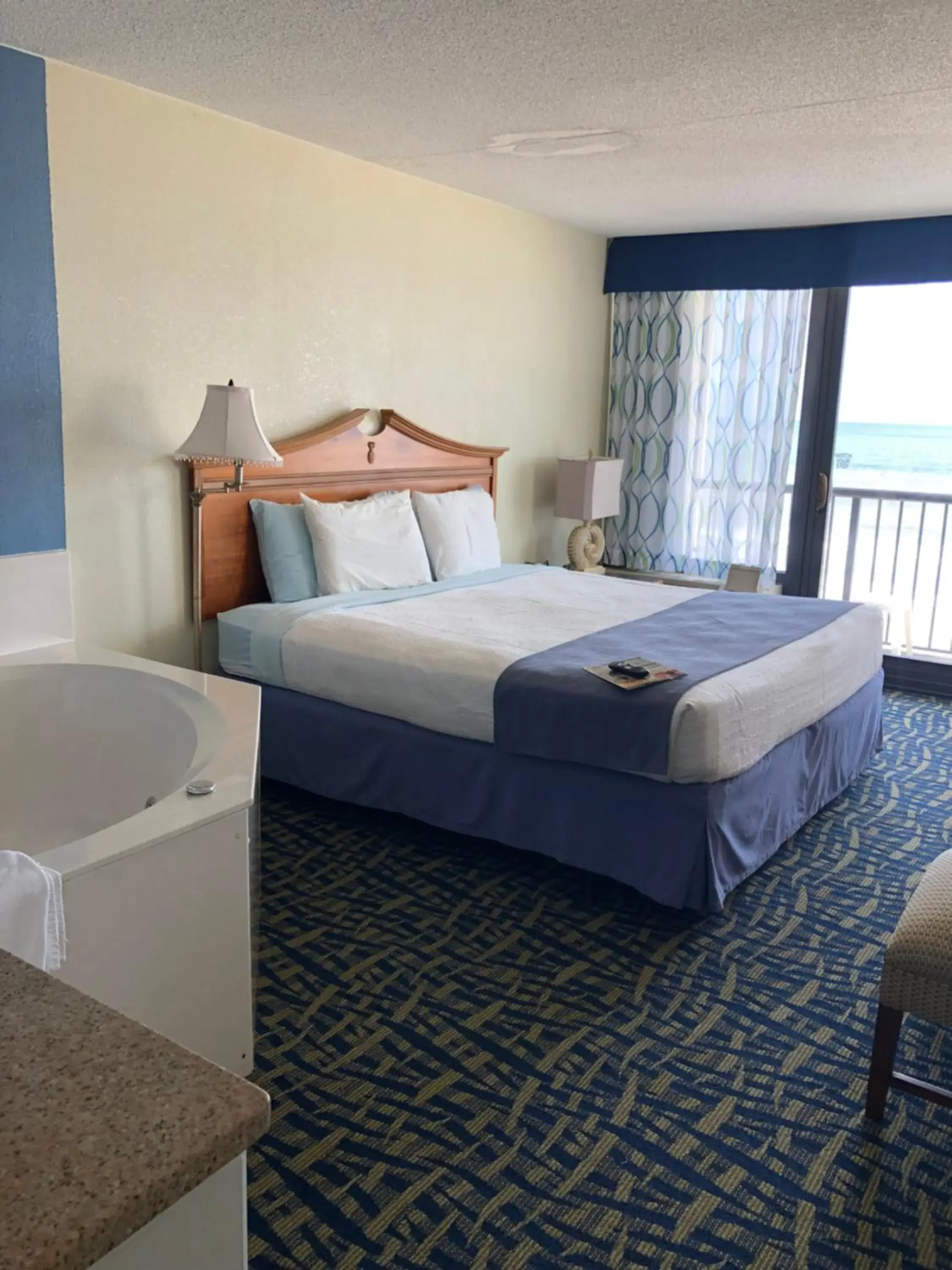 King Suite with spa bath - Oceanfront - Private Balcony in Capes Hotel King Suite with spa bath - Oceanfront - Private Balcony in Capes Hotel