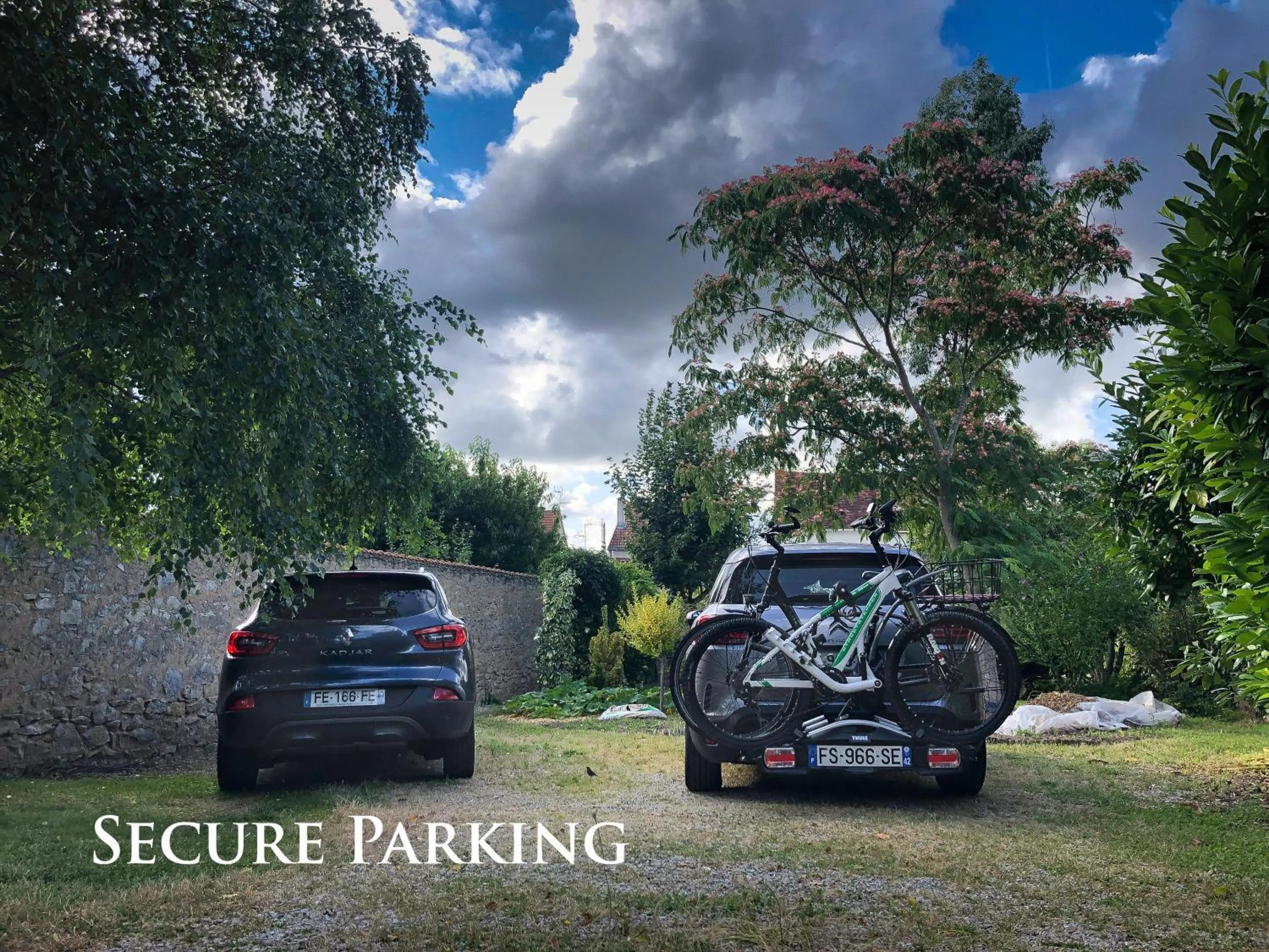 Parking in La Bicyclette Bleue