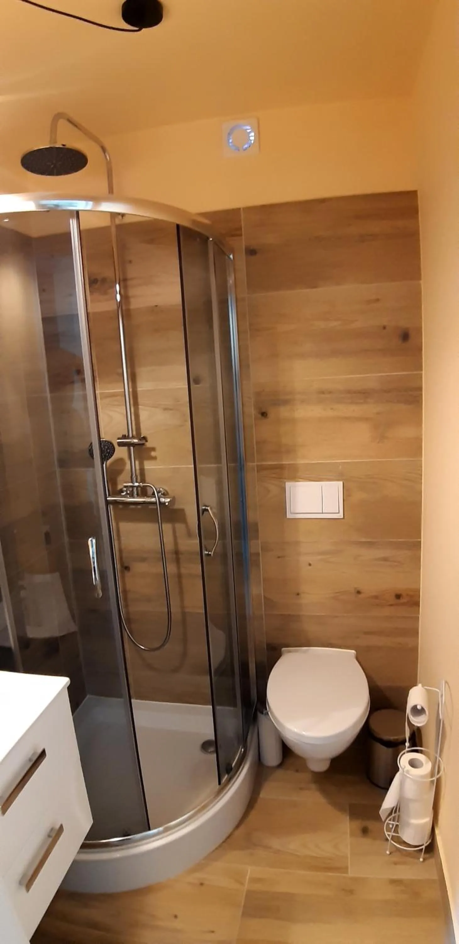 Shower in OSADA POD LASEM