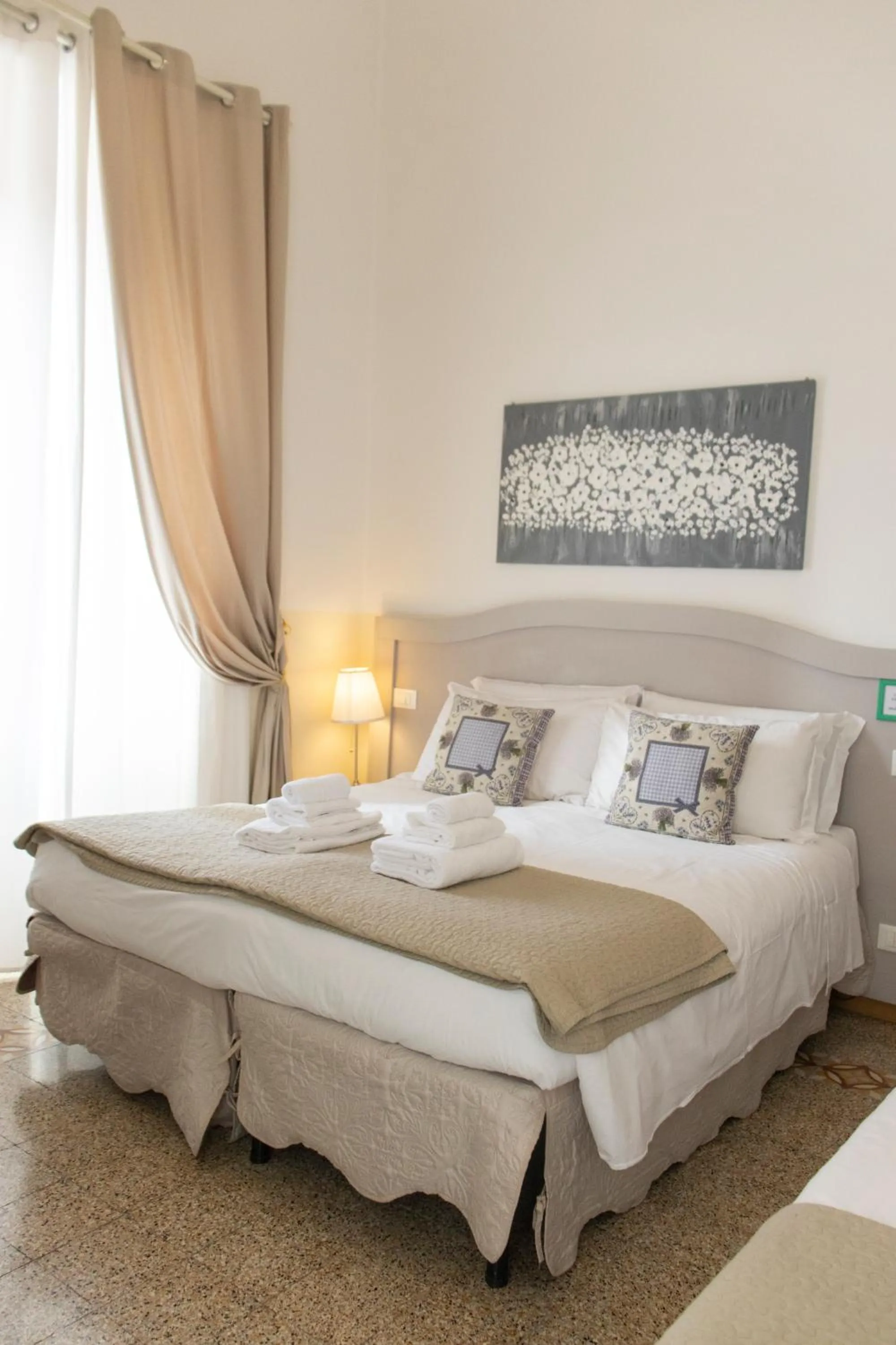 Photo of the whole room, Bed in Biancorèroma B&B