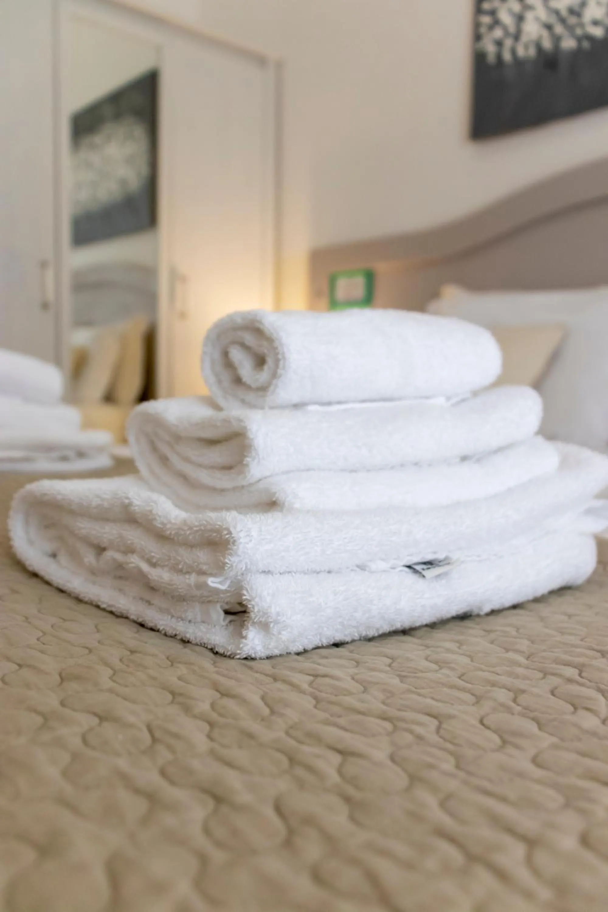 towels, Bed in Biancorèroma B&B