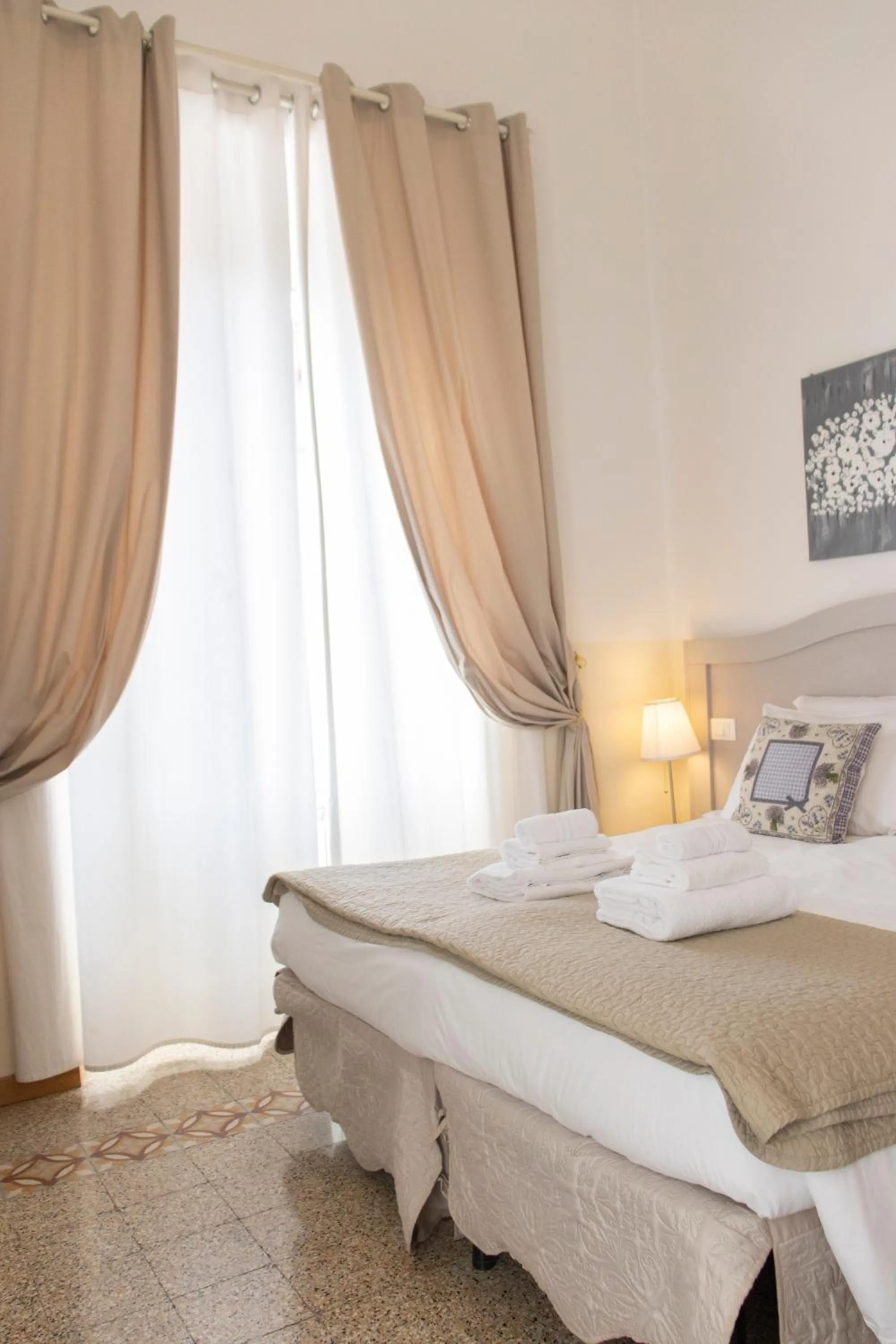 Photo of the whole room, Bed in Biancorèroma B&B