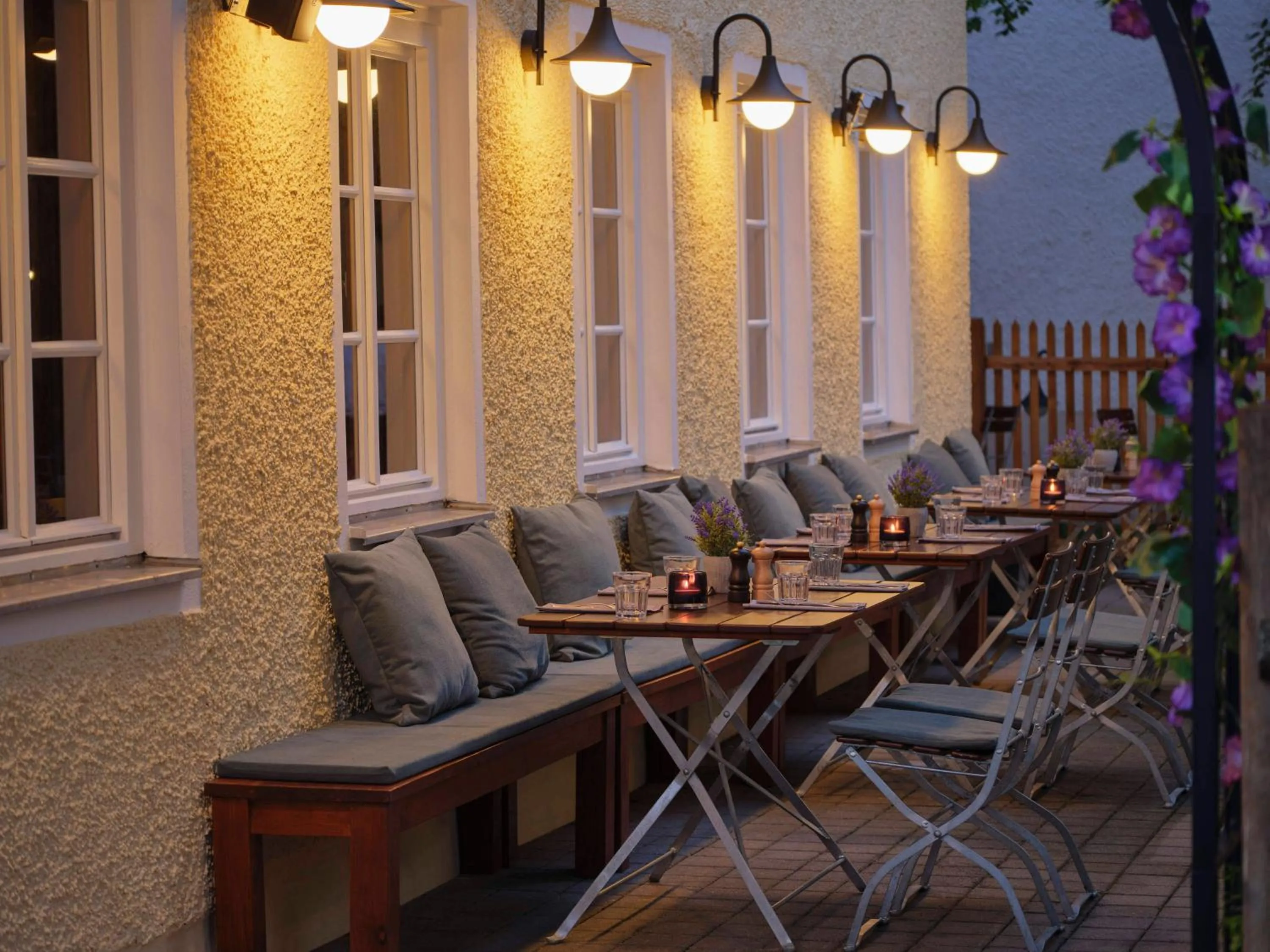 Restaurant/places to eat in Classik Hotel Martinshof, Messe München