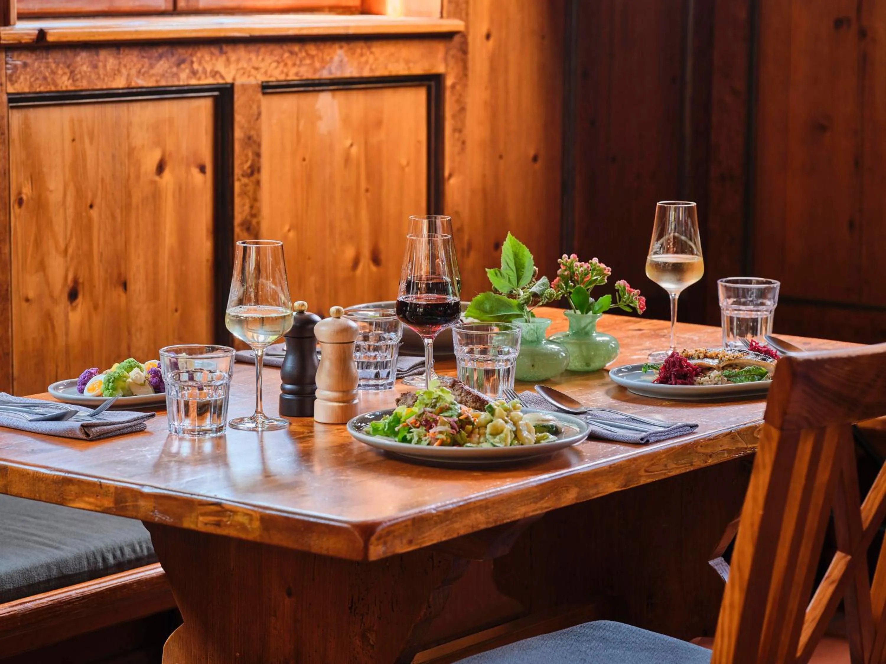 Restaurant/places to eat in Classik Hotel Martinshof, Messe München