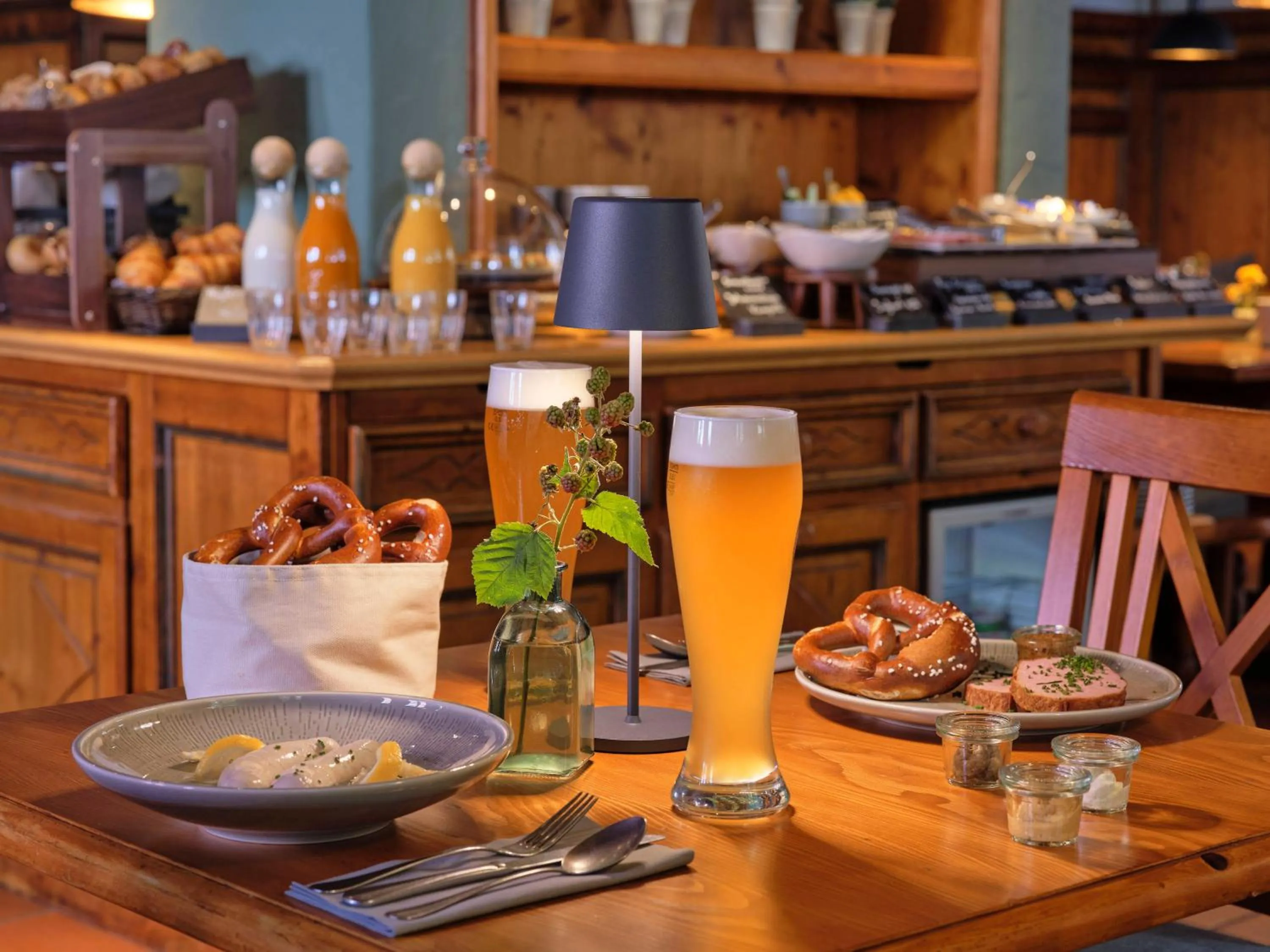 Restaurant/places to eat in Classik Hotel Martinshof, Messe München