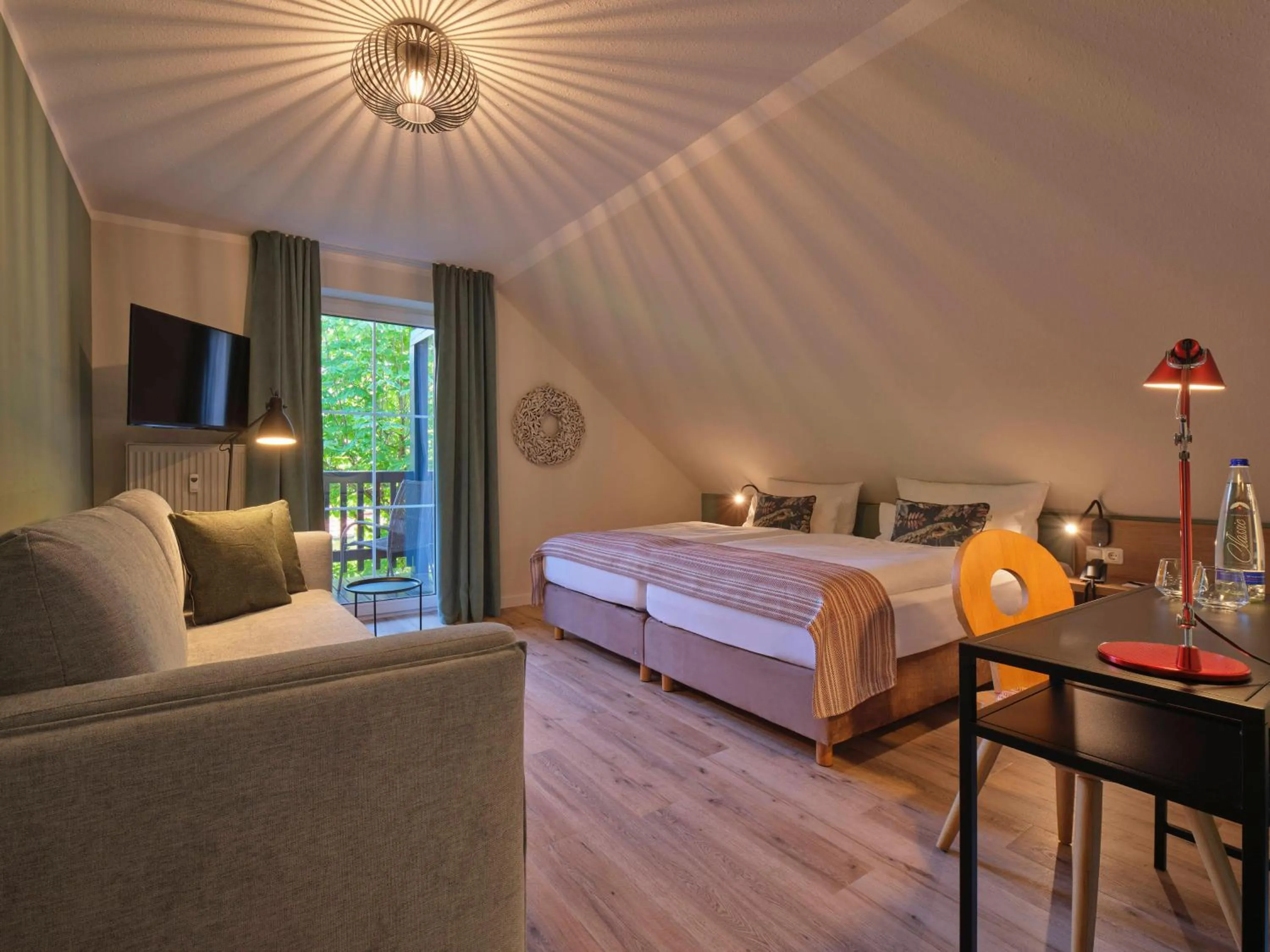 Photo of the whole room, Bed in Classik Hotel Martinshof, Messe München