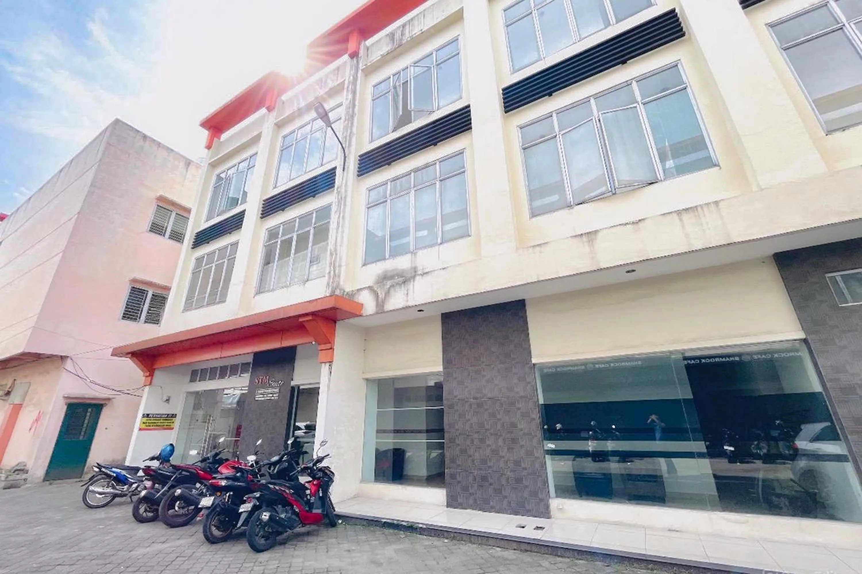 Facade/entrance in RedDoorz at STM Suite Medan Amplas