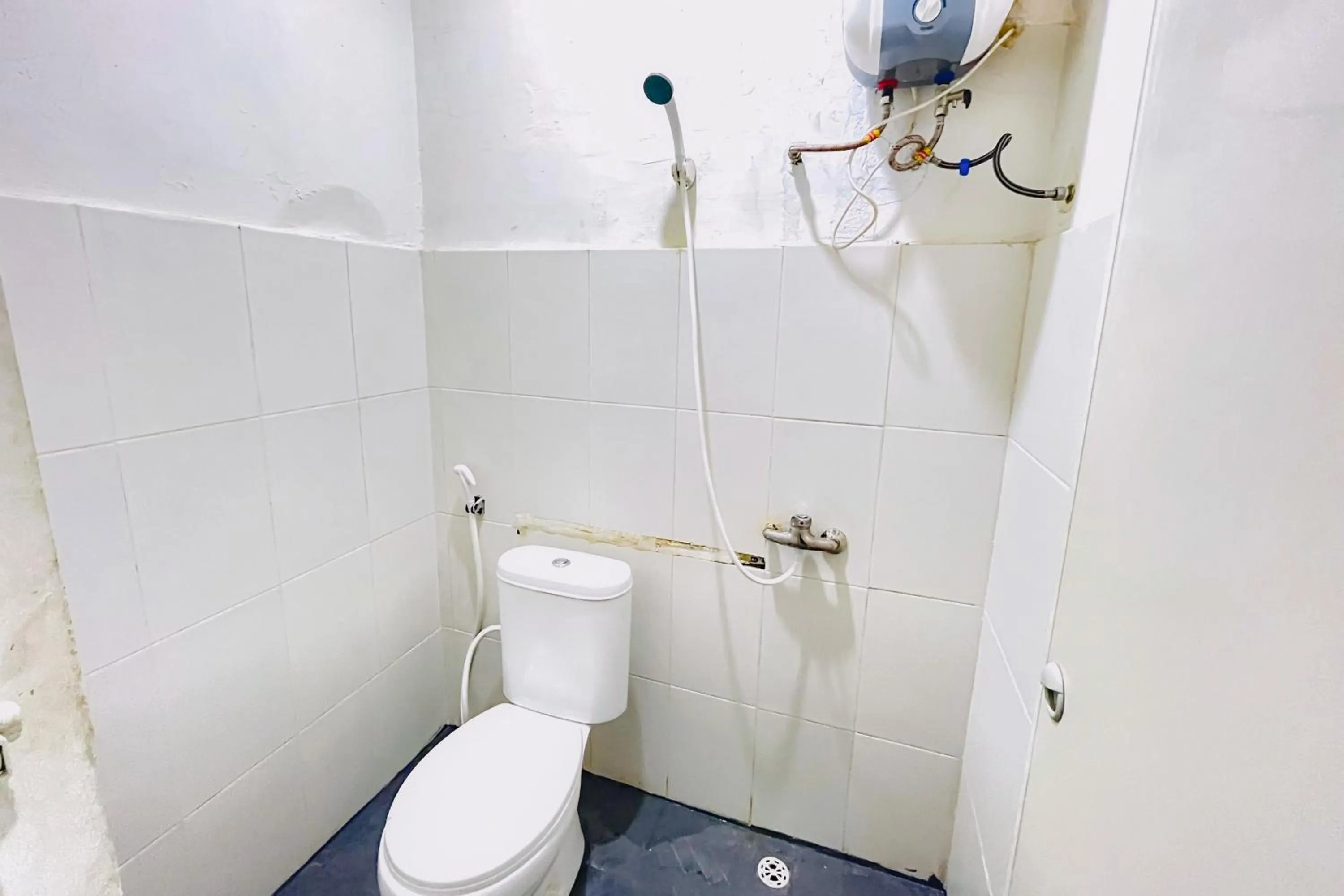 Bathroom in RedDoorz at STM Suite Medan Amplas