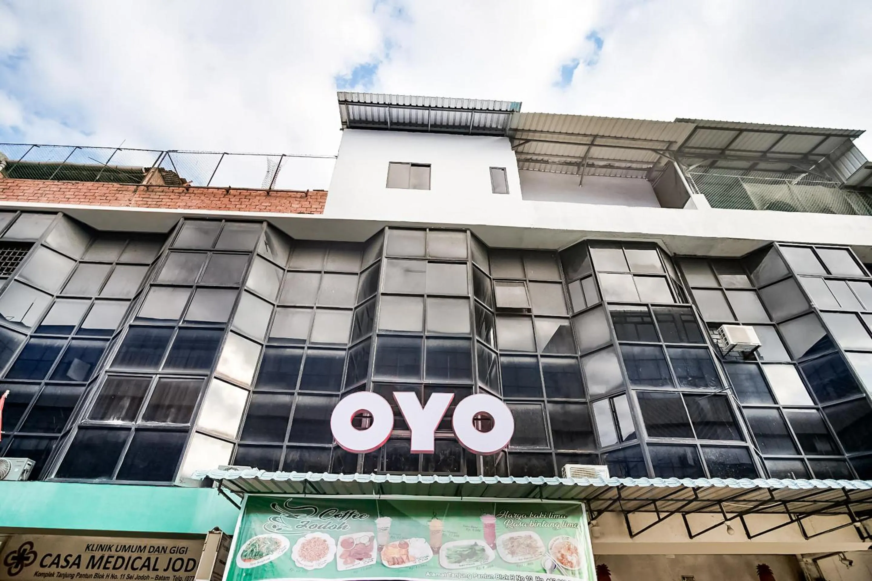 Facade/entrance in OYO 3212 Coffee Jodoh Homestay