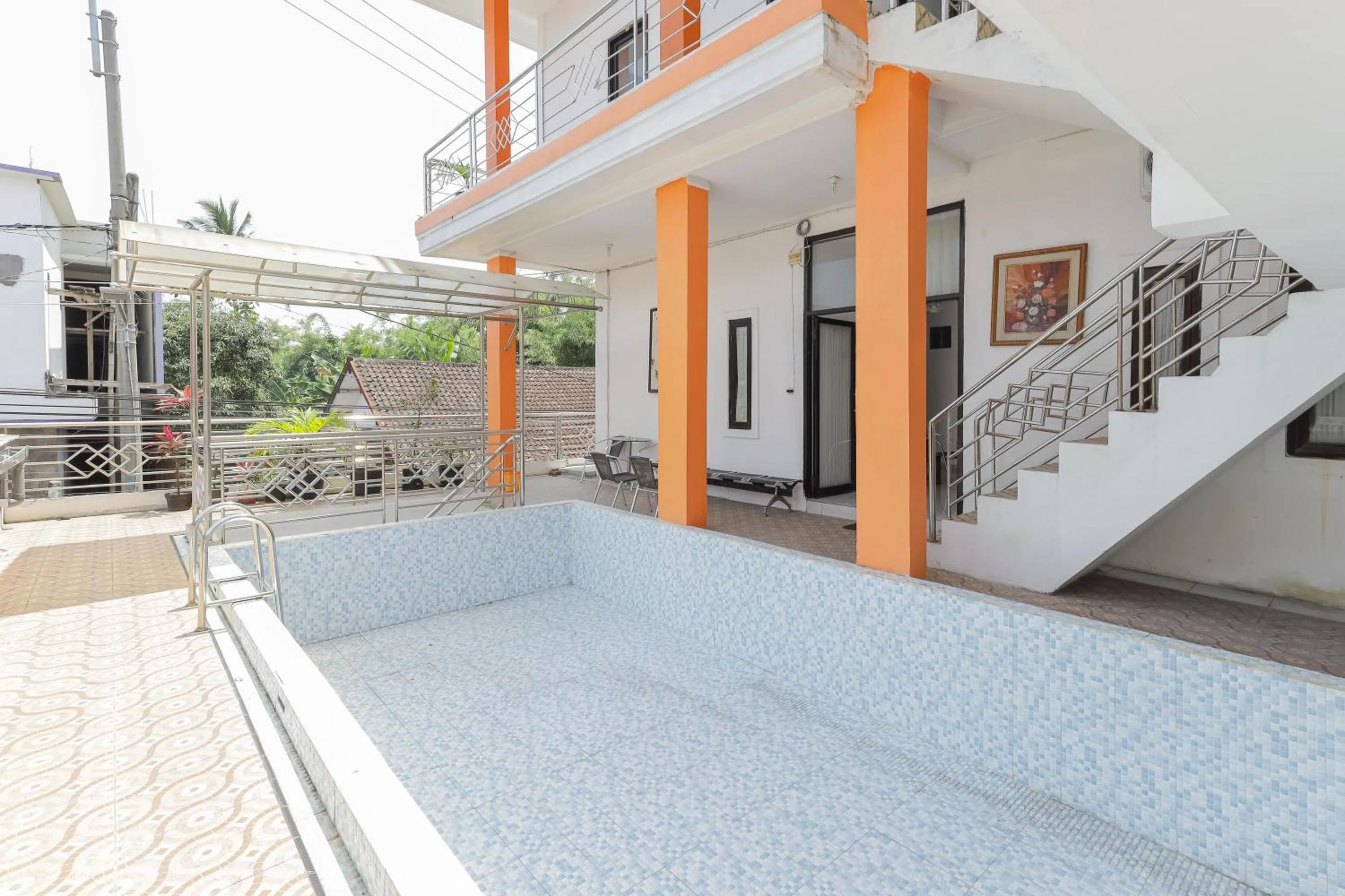 Property building in Urbanview Hotel Near Jatim Park 3 by RedDoorz