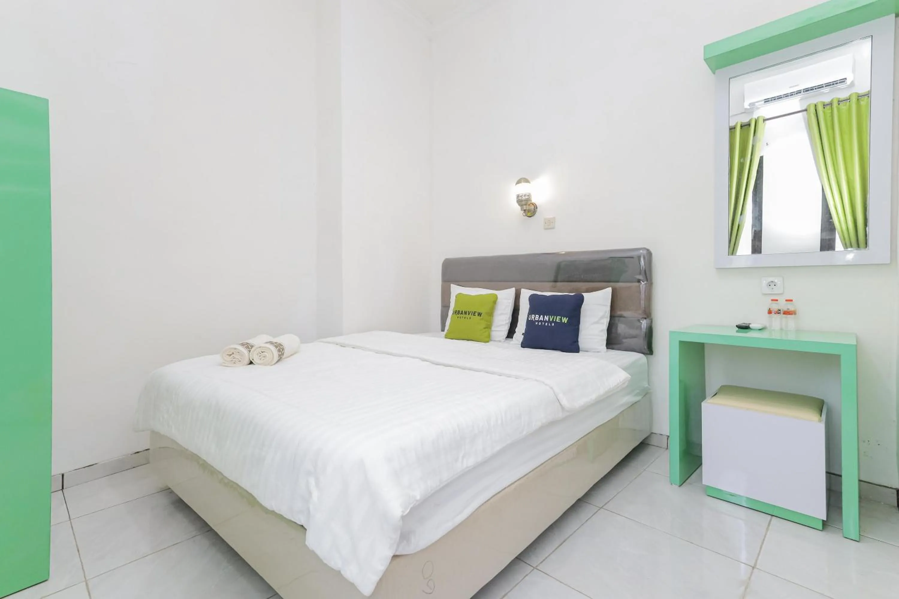 Bedroom in Urbanview Hotel Near Jatim Park 3 by RedDoorz