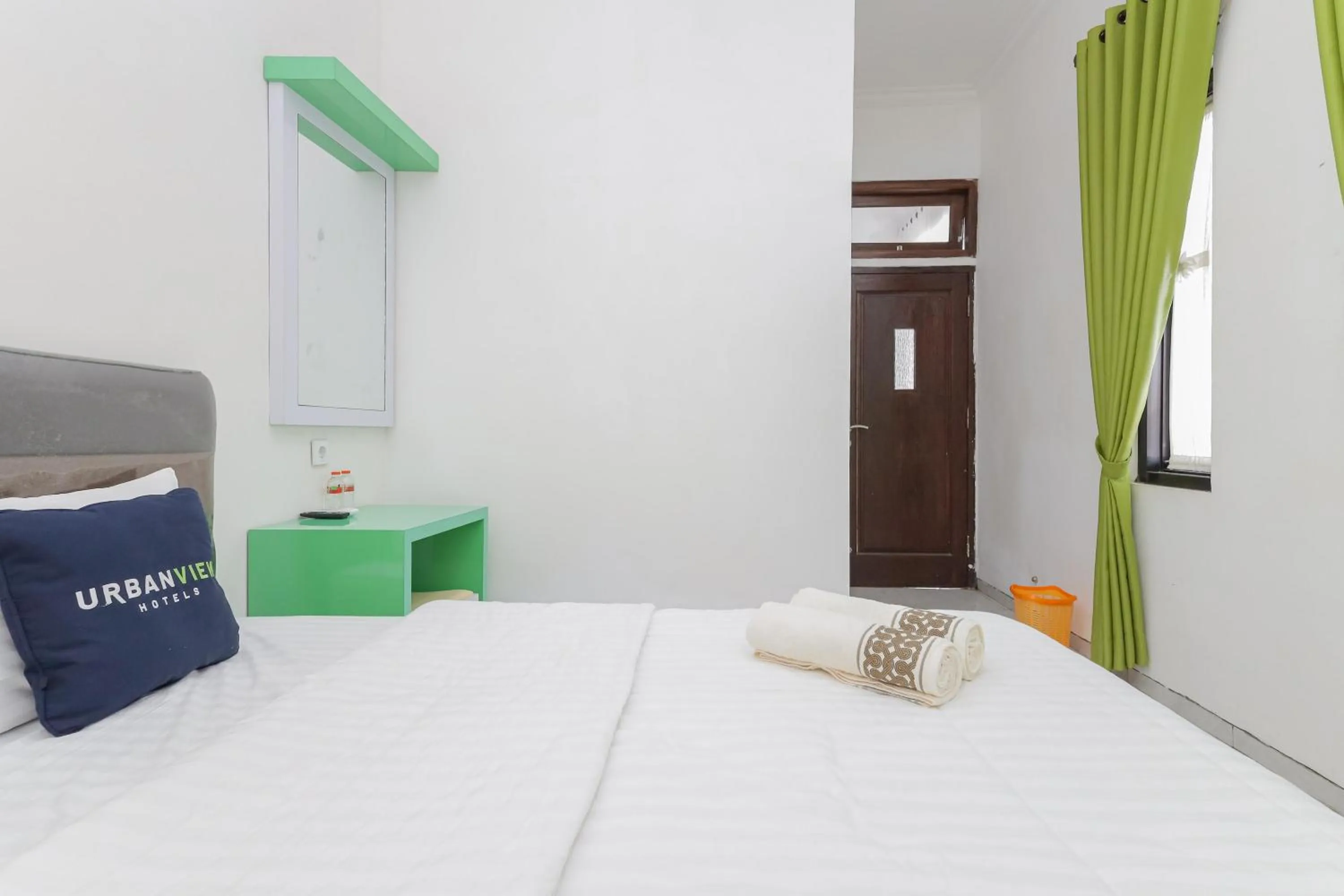 Bedroom in Urbanview Hotel Near Jatim Park 3 by RedDoorz