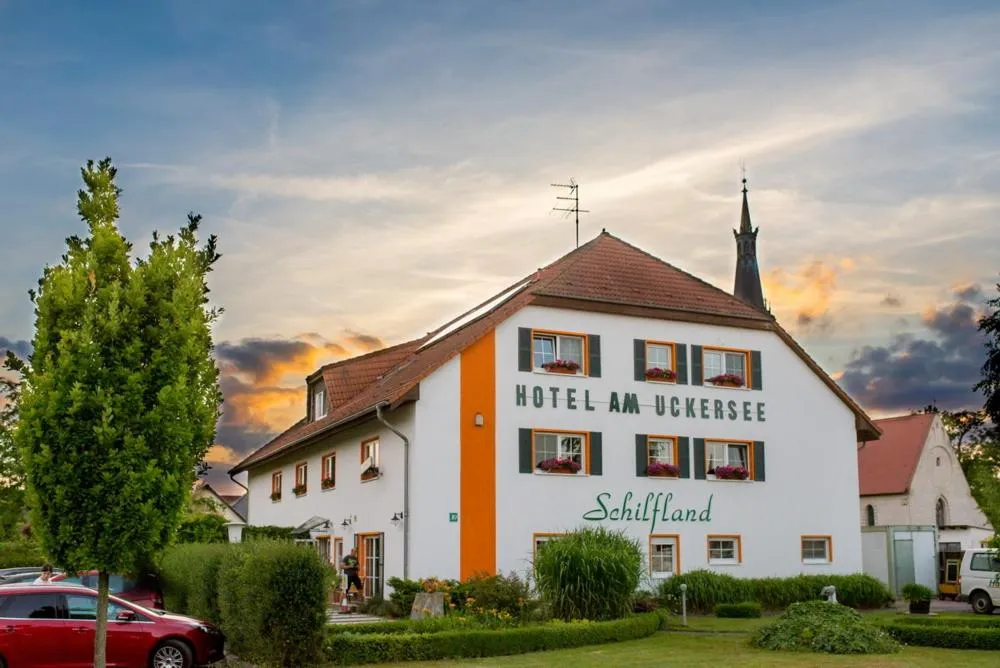 Property building in Hotel am Uckersee