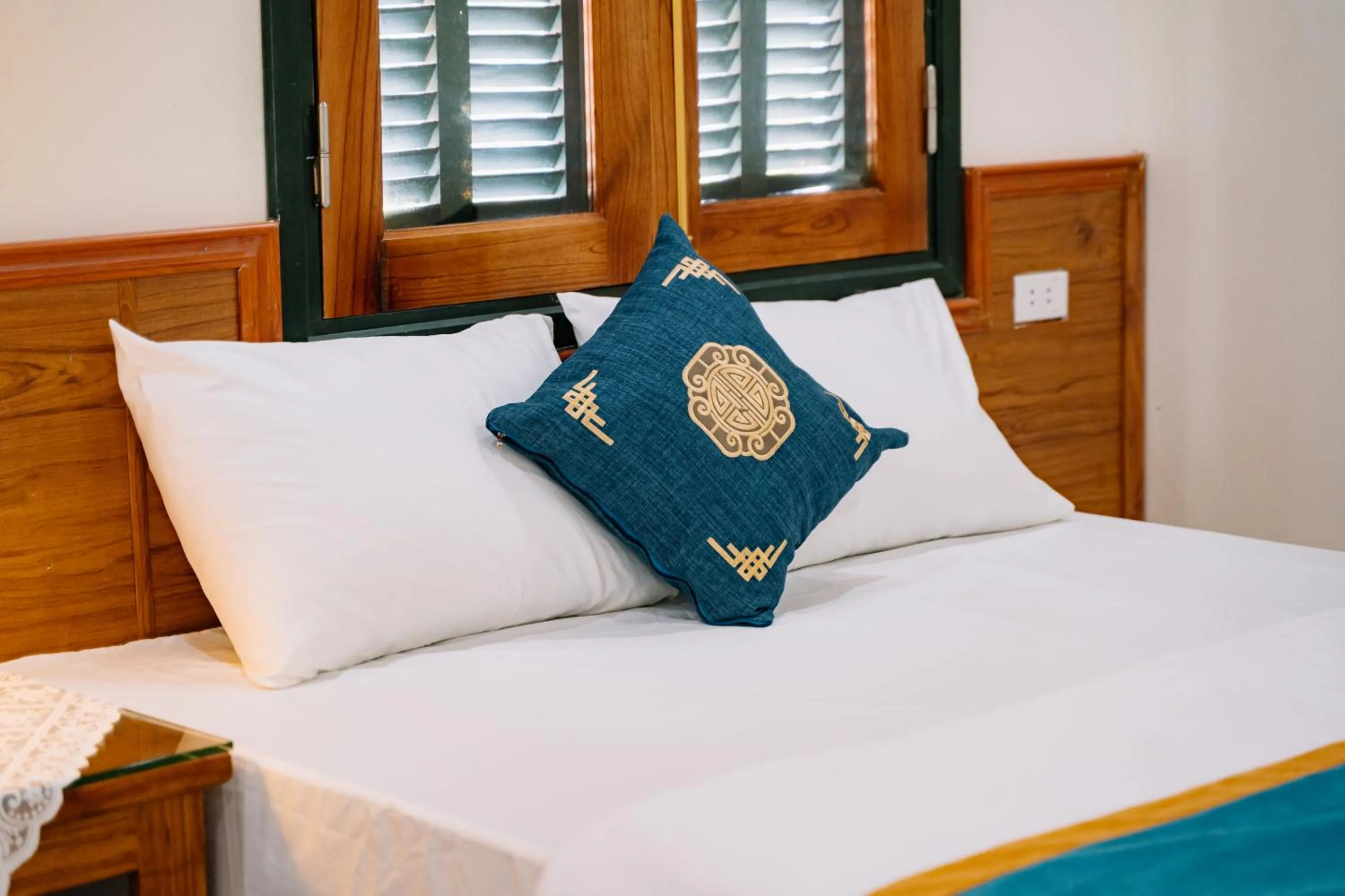 Bed in HG Hostel provide Tours & Motorbikes