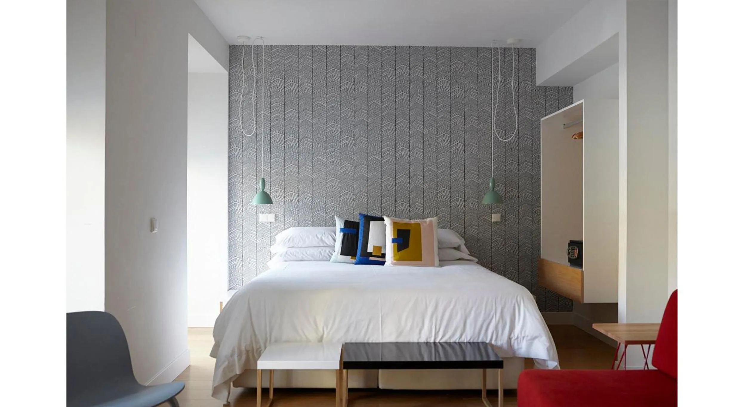 Photo of the whole room, Bed in 60 Balconies Art