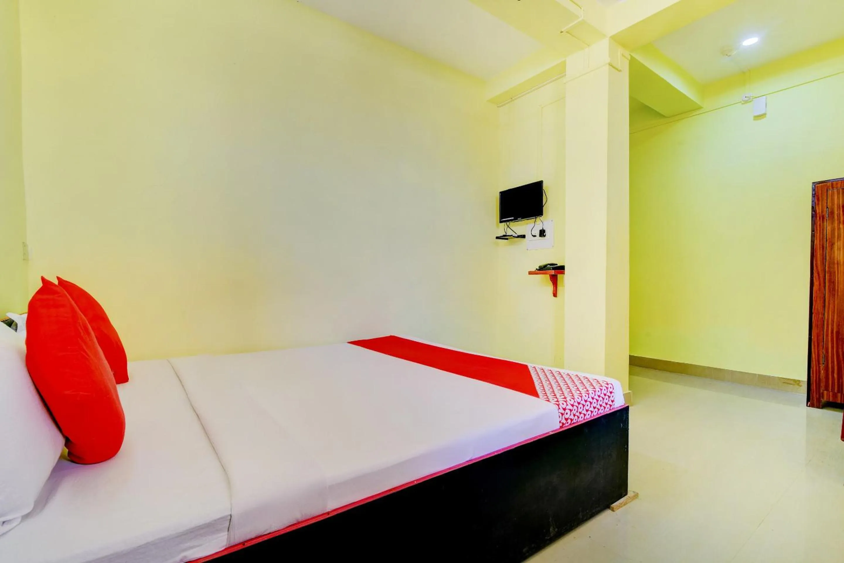 Bedroom in Hotel O Matri Smriti