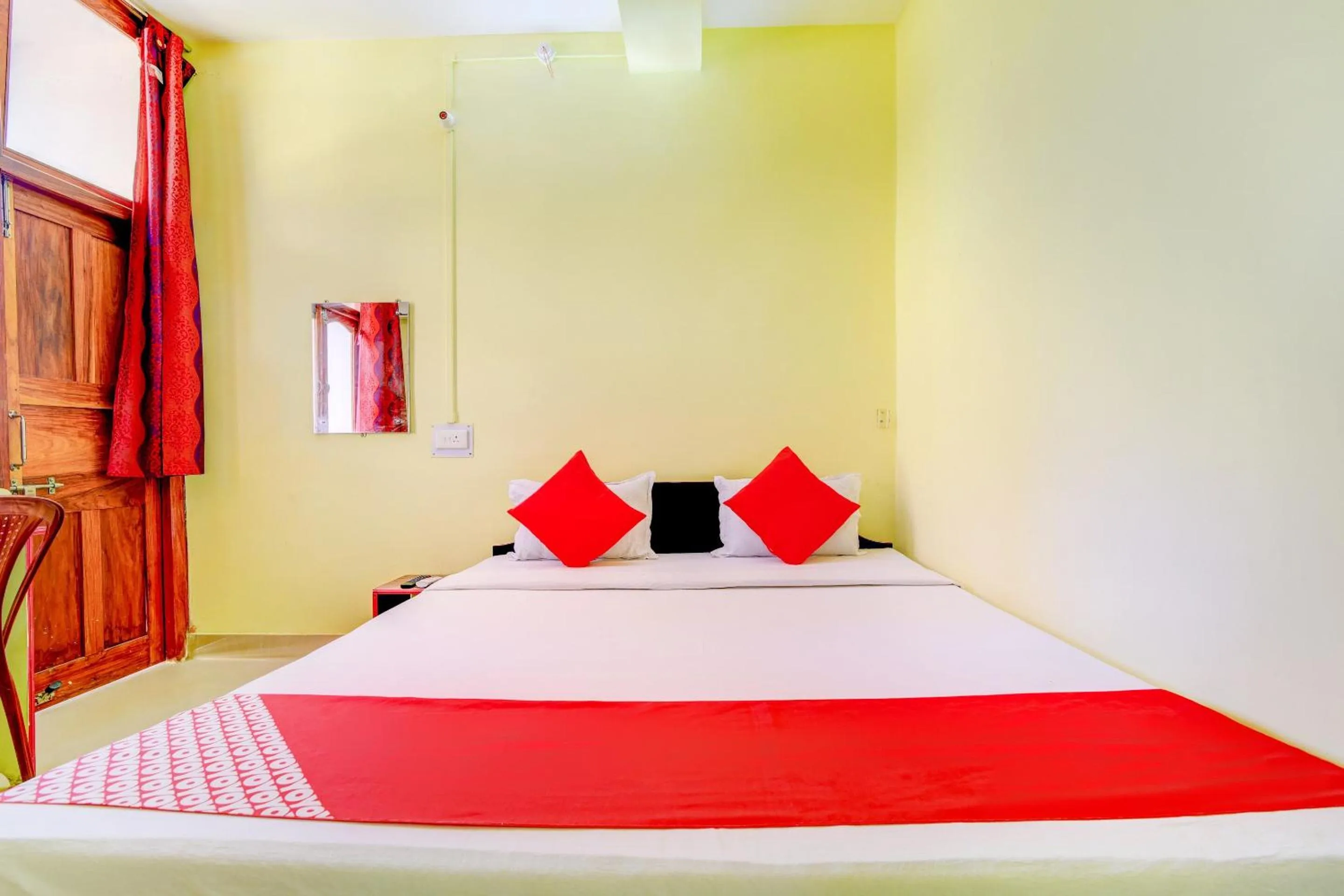 Bedroom in Hotel O Matri Smriti