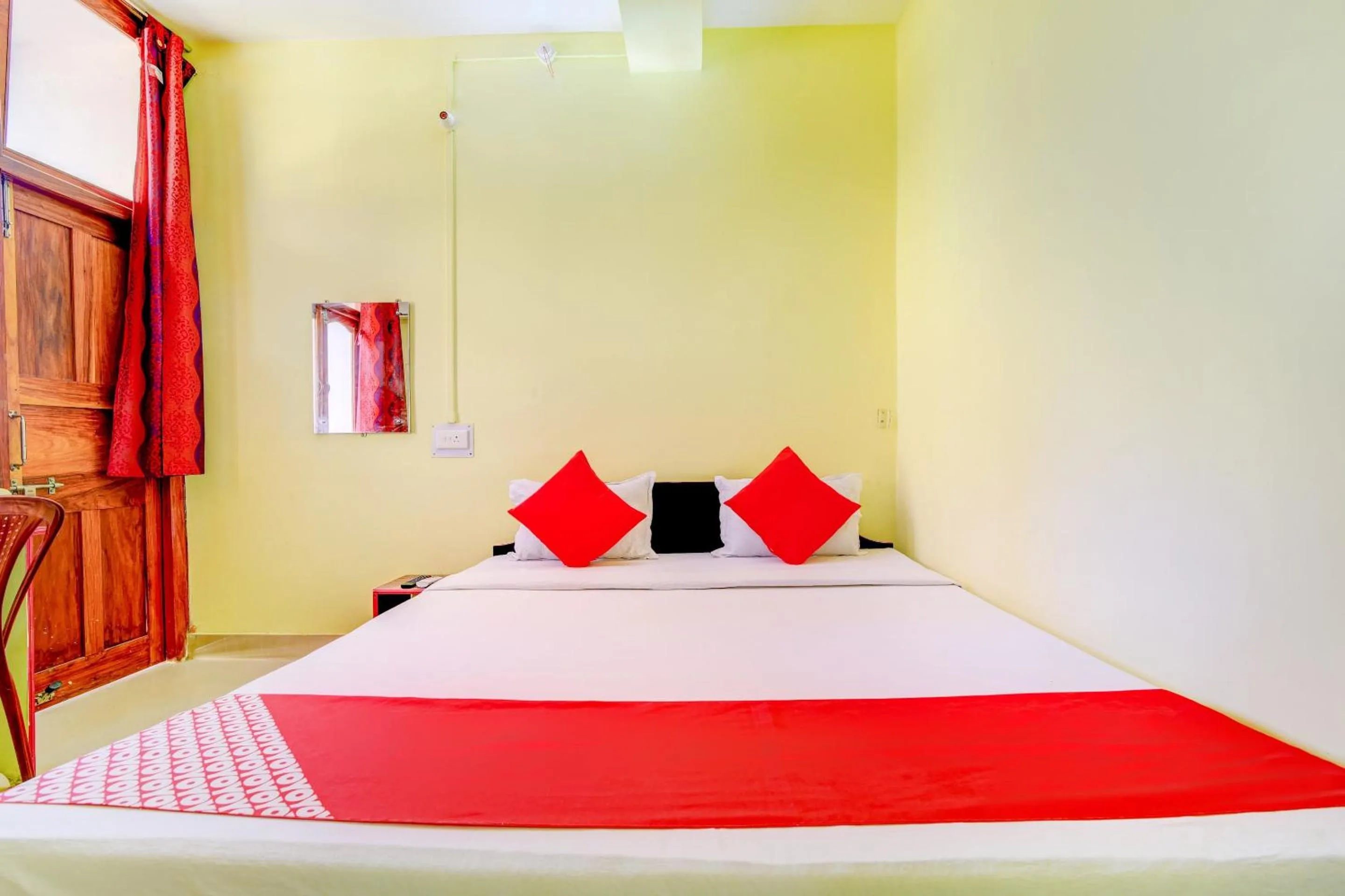 Bedroom in Hotel O Matri Smriti