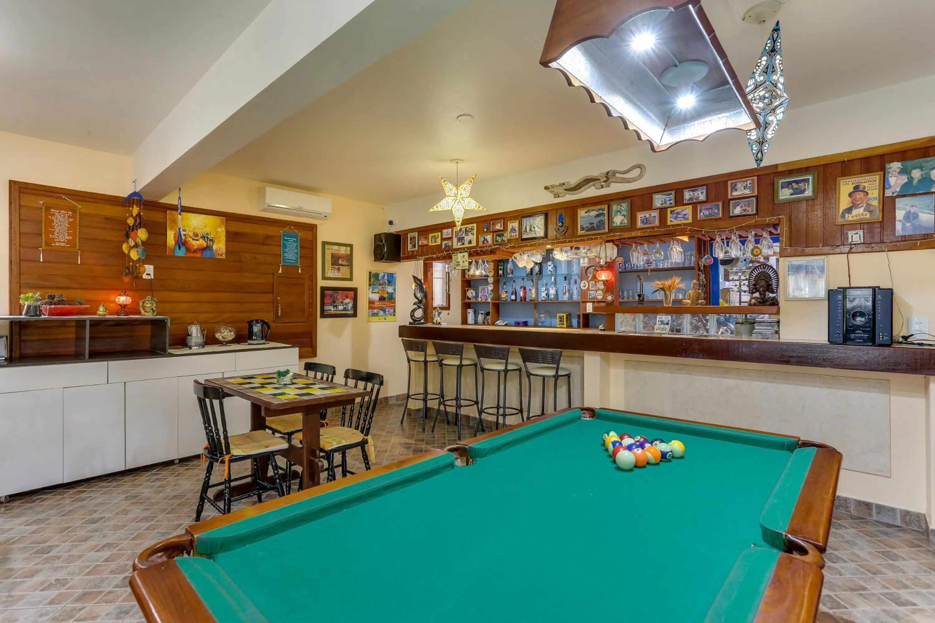 Communal lounge/ TV room in Lemuria Apart Hotel