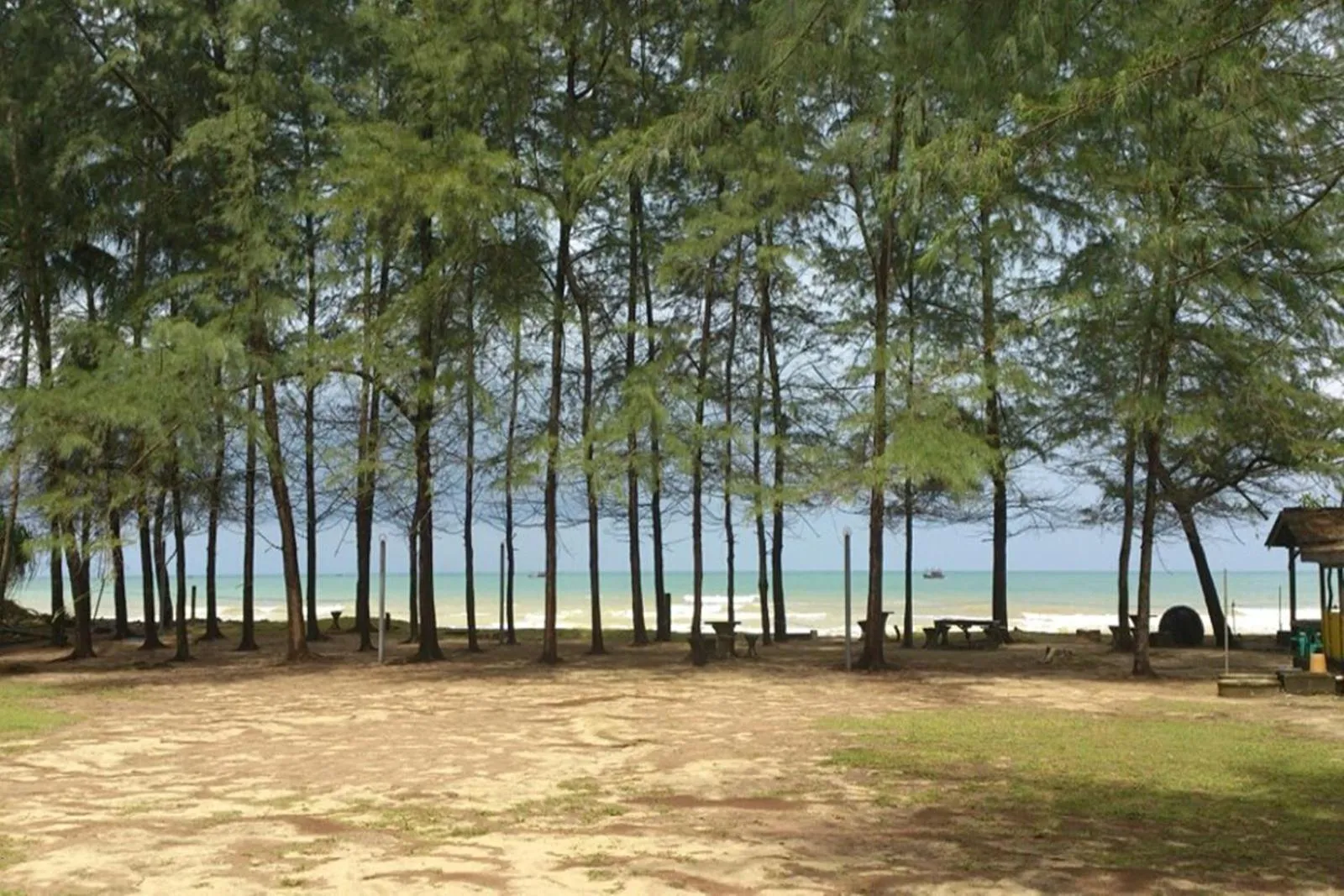 Beach in D' Qamar Guesthouse