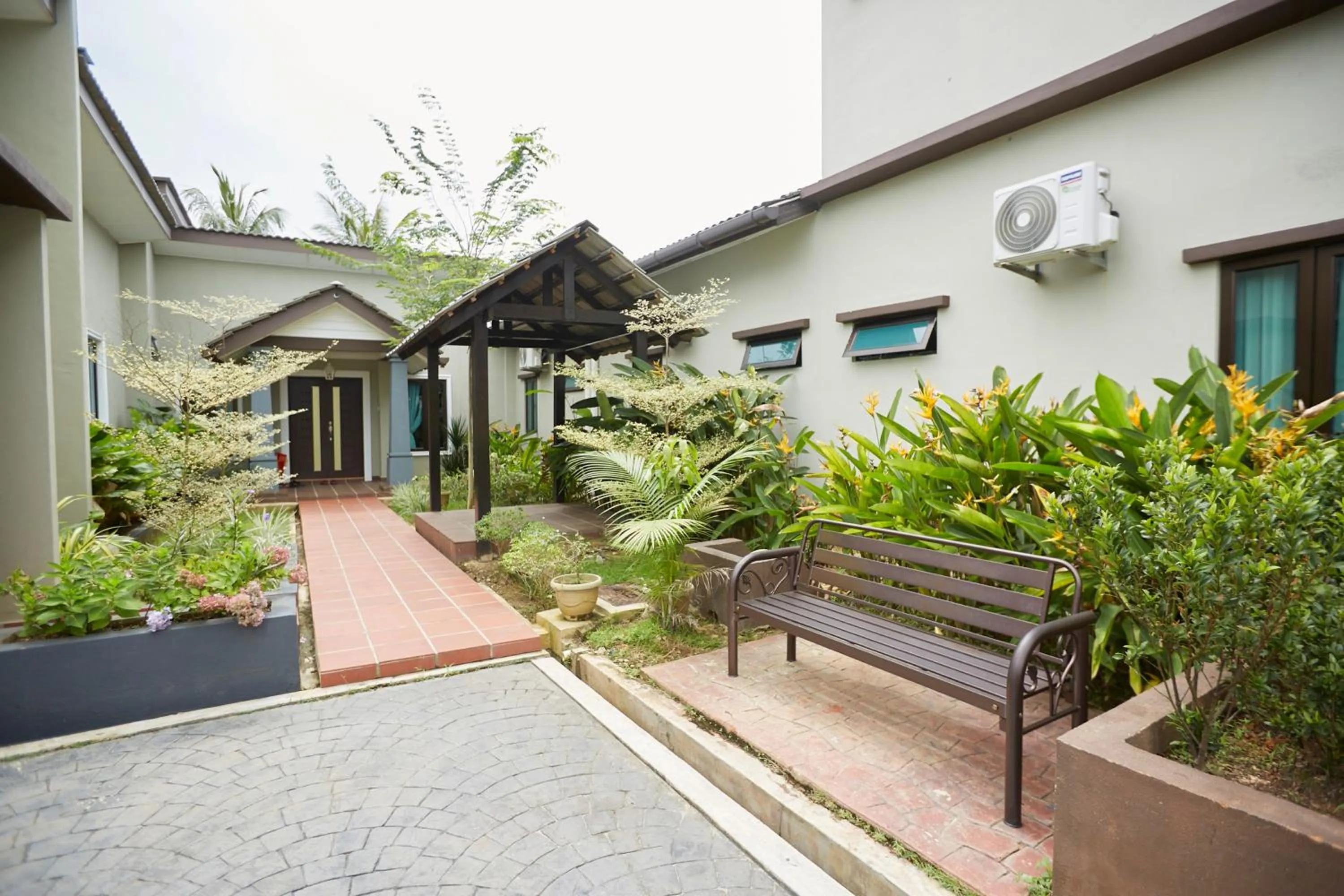 Garden in D' Qamar Guesthouse