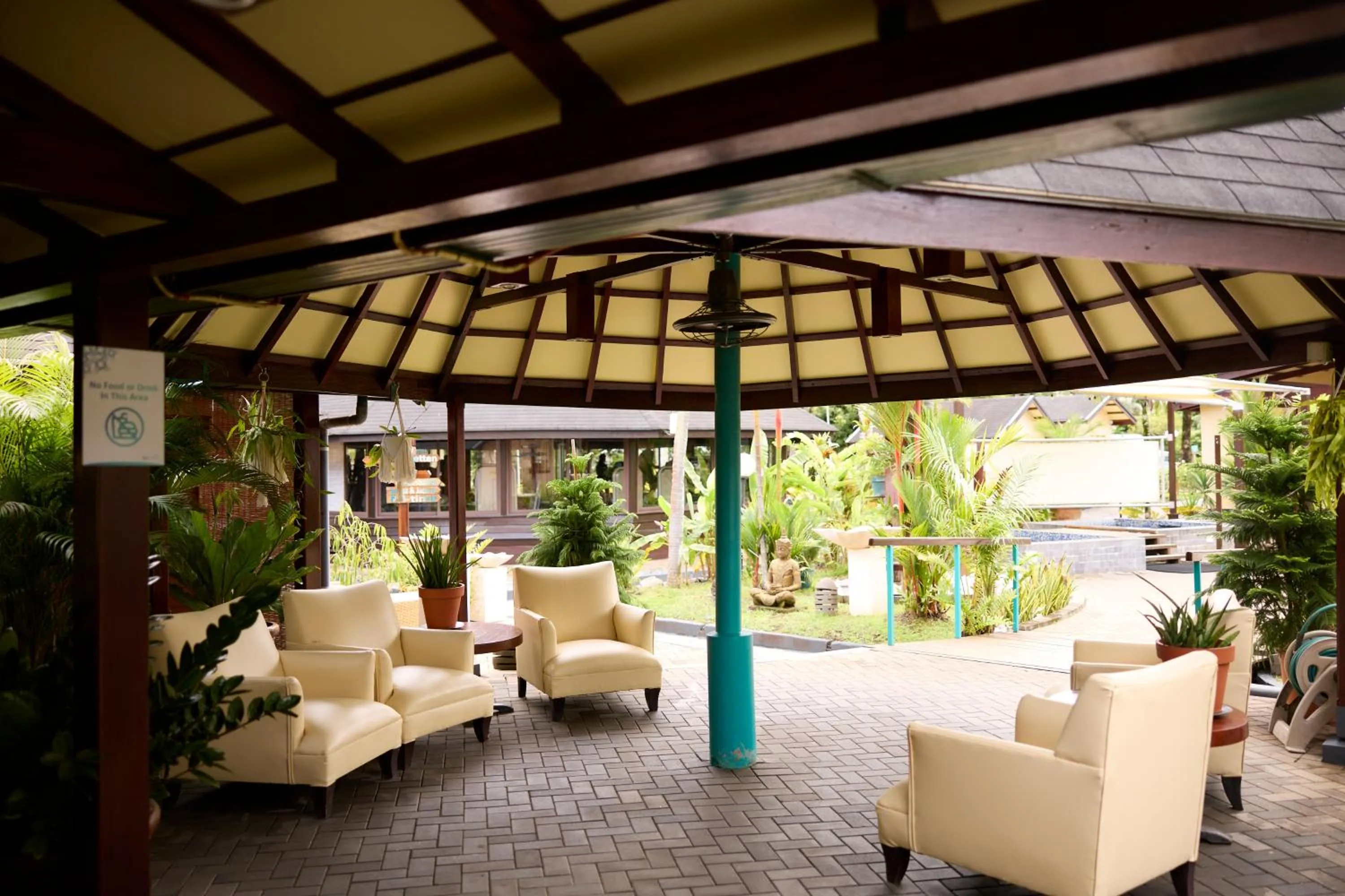 Seating area in Torarica Resort
