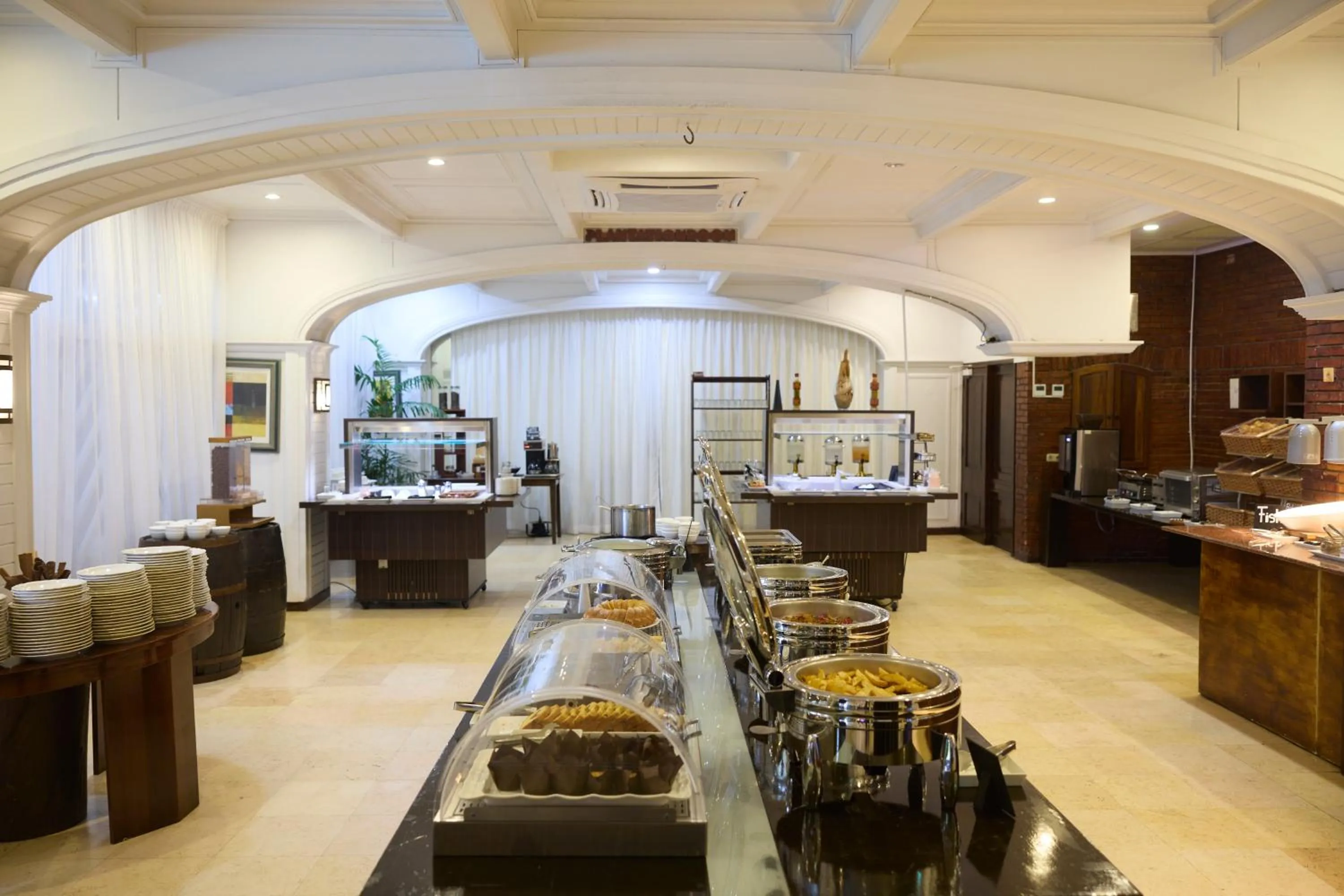 Buffet breakfast in Torarica Resort