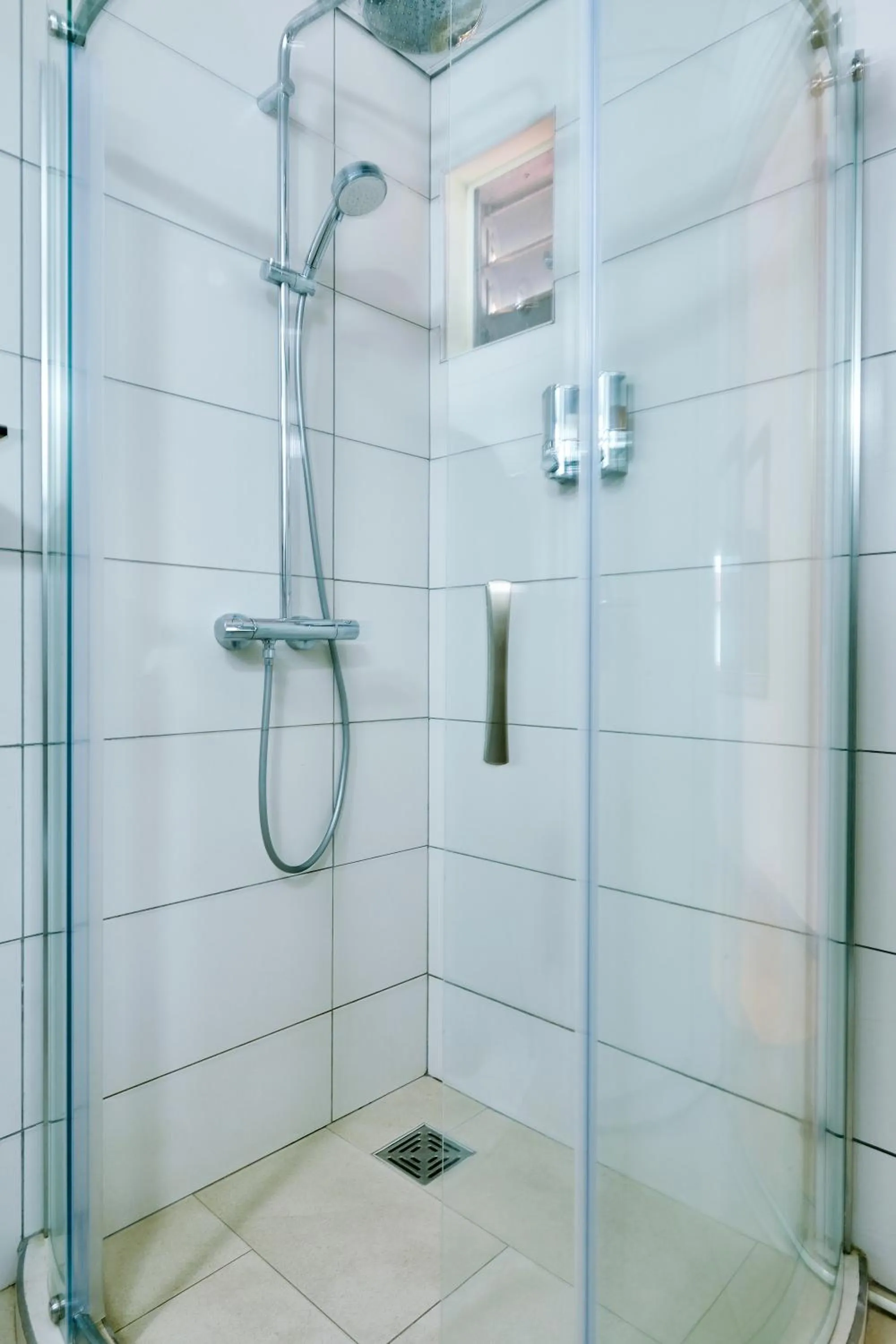 Shower in Eco Torarica