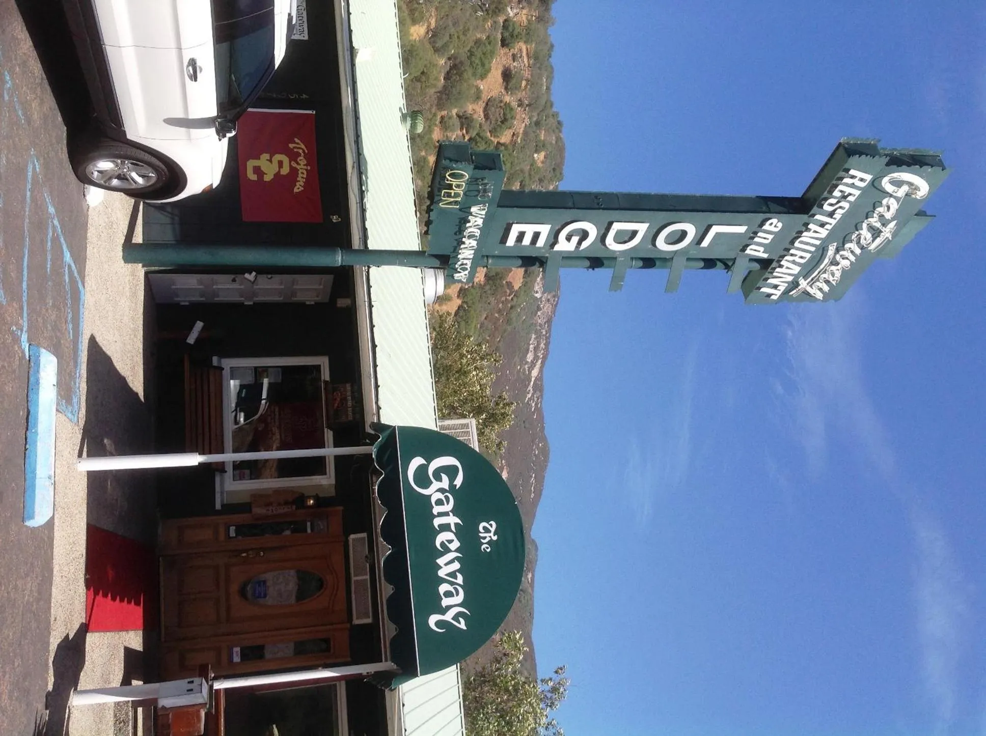 Facade/entrance in The Gateway Restaurant & Lodge