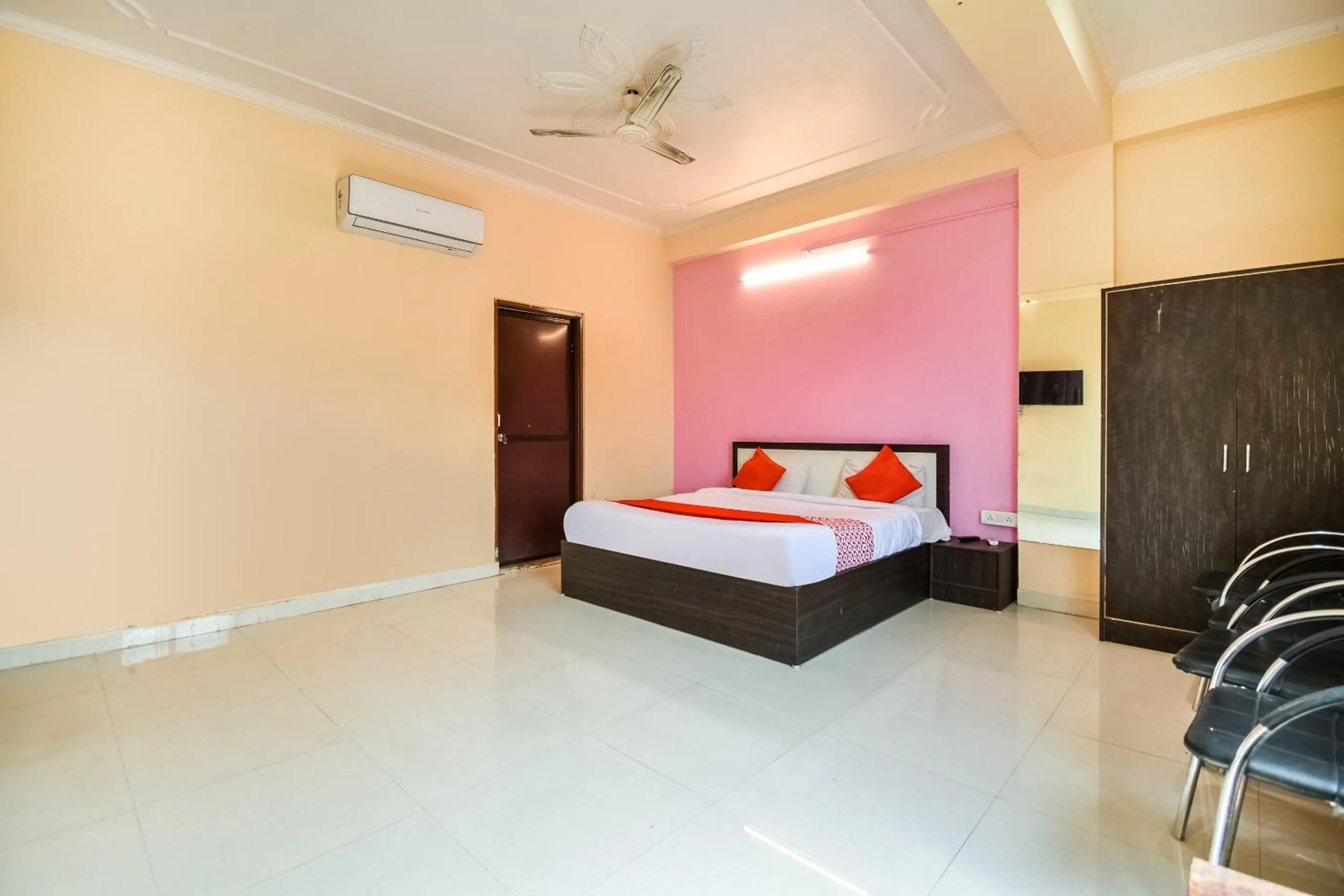 Bedroom in Hotel O Shri Ganesham