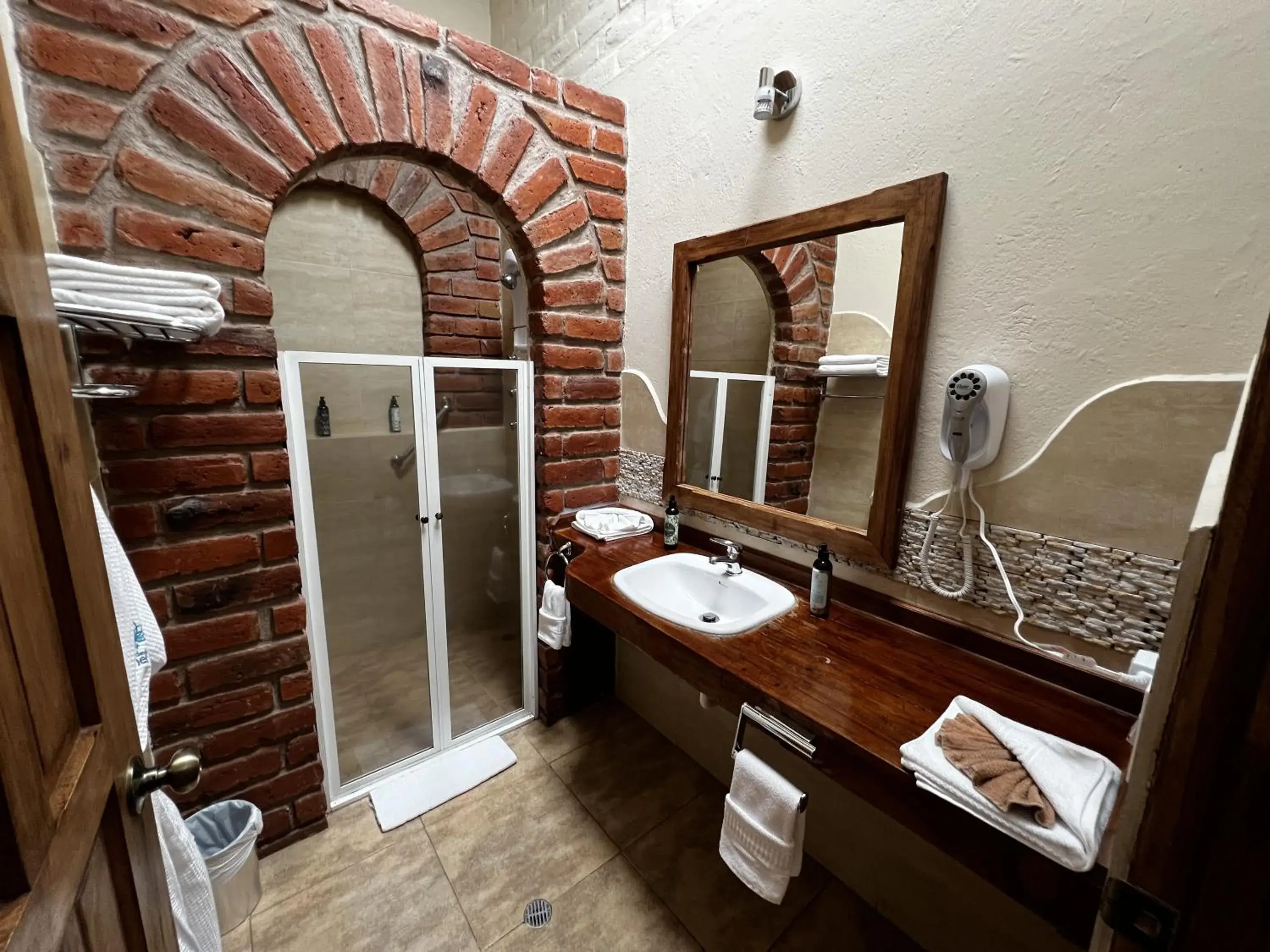 Deluxe Twin Room in Hacienda Jimenita Wildlife Reserve Deluxe Twin Room in Hacienda Jimenita Wildlife Reserve