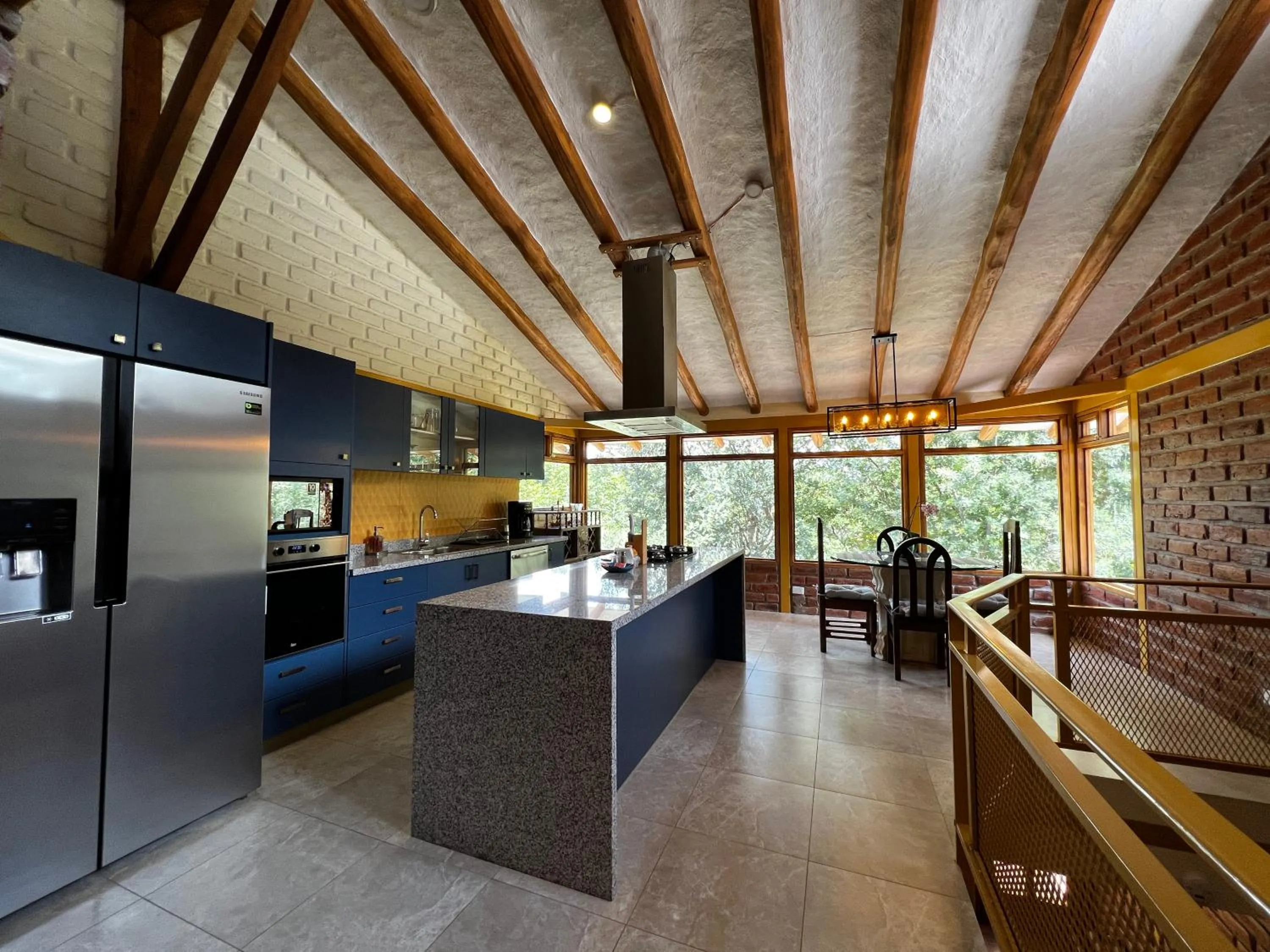 Kitchen or kitchenette in Hacienda Jimenita Wildlife Reserve