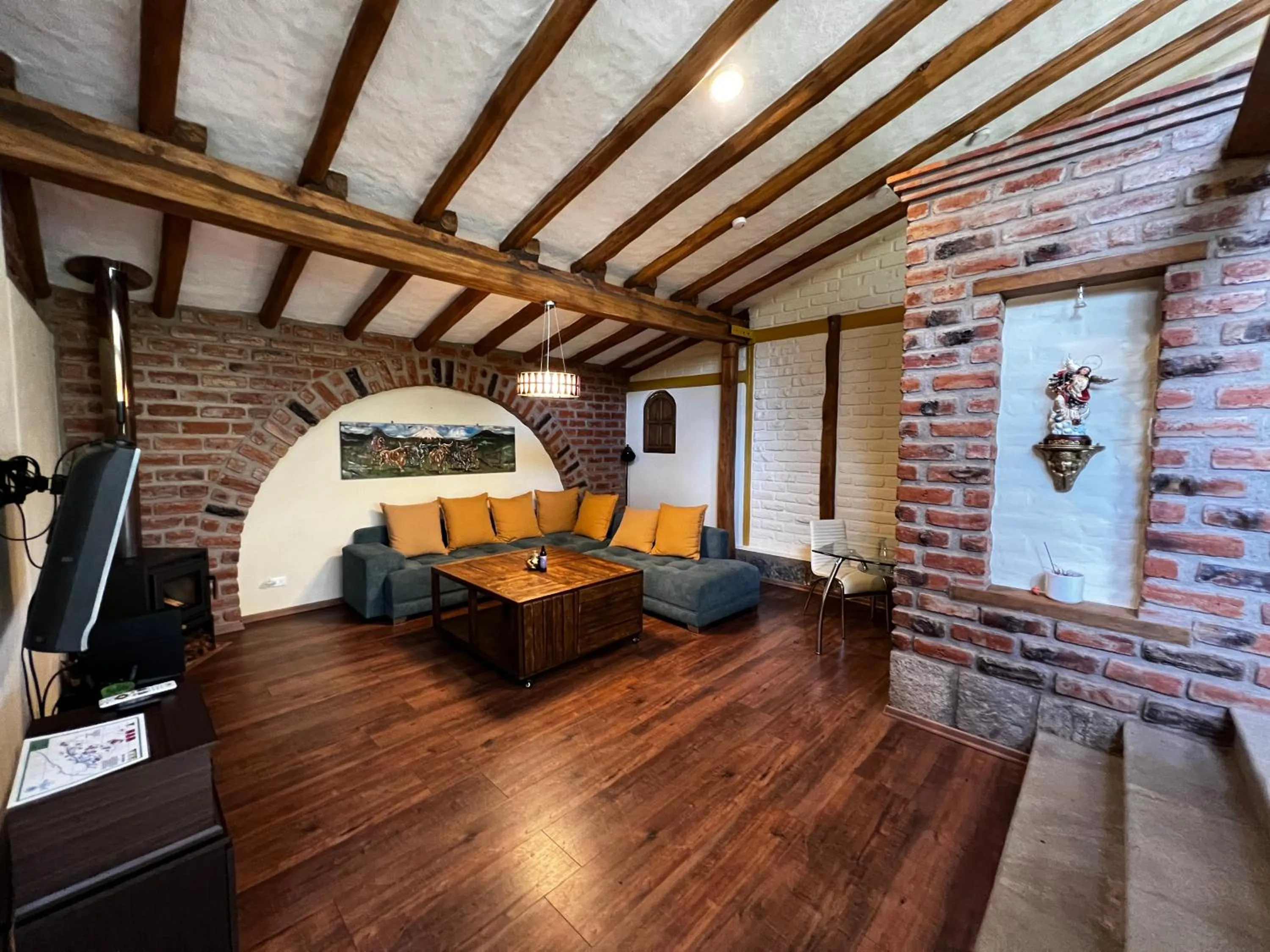 Living room, Bed in Hacienda Jimenita Wildlife Reserve