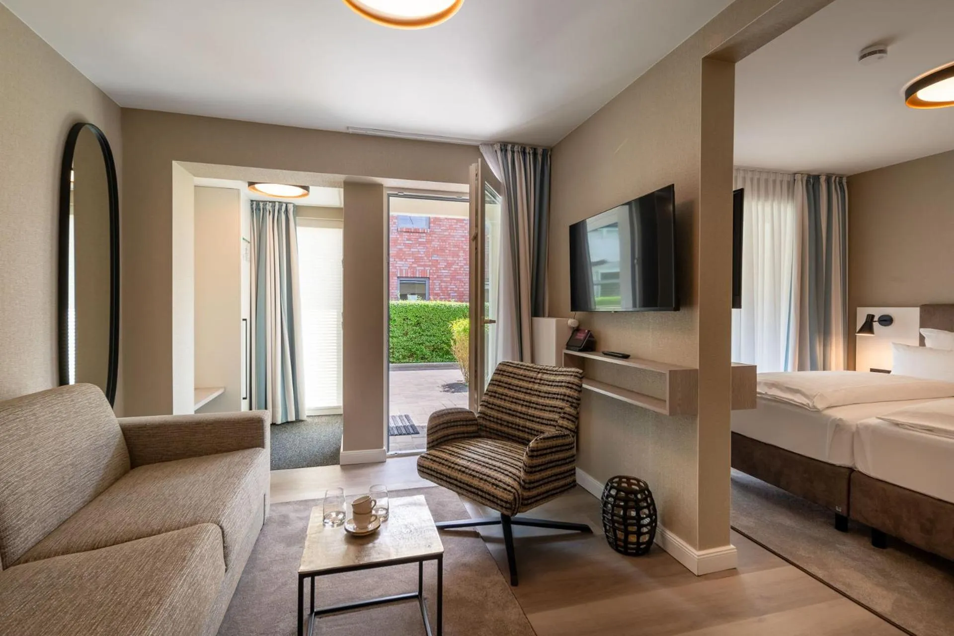 Living room, Bed in Hotel am Schlosspark garni