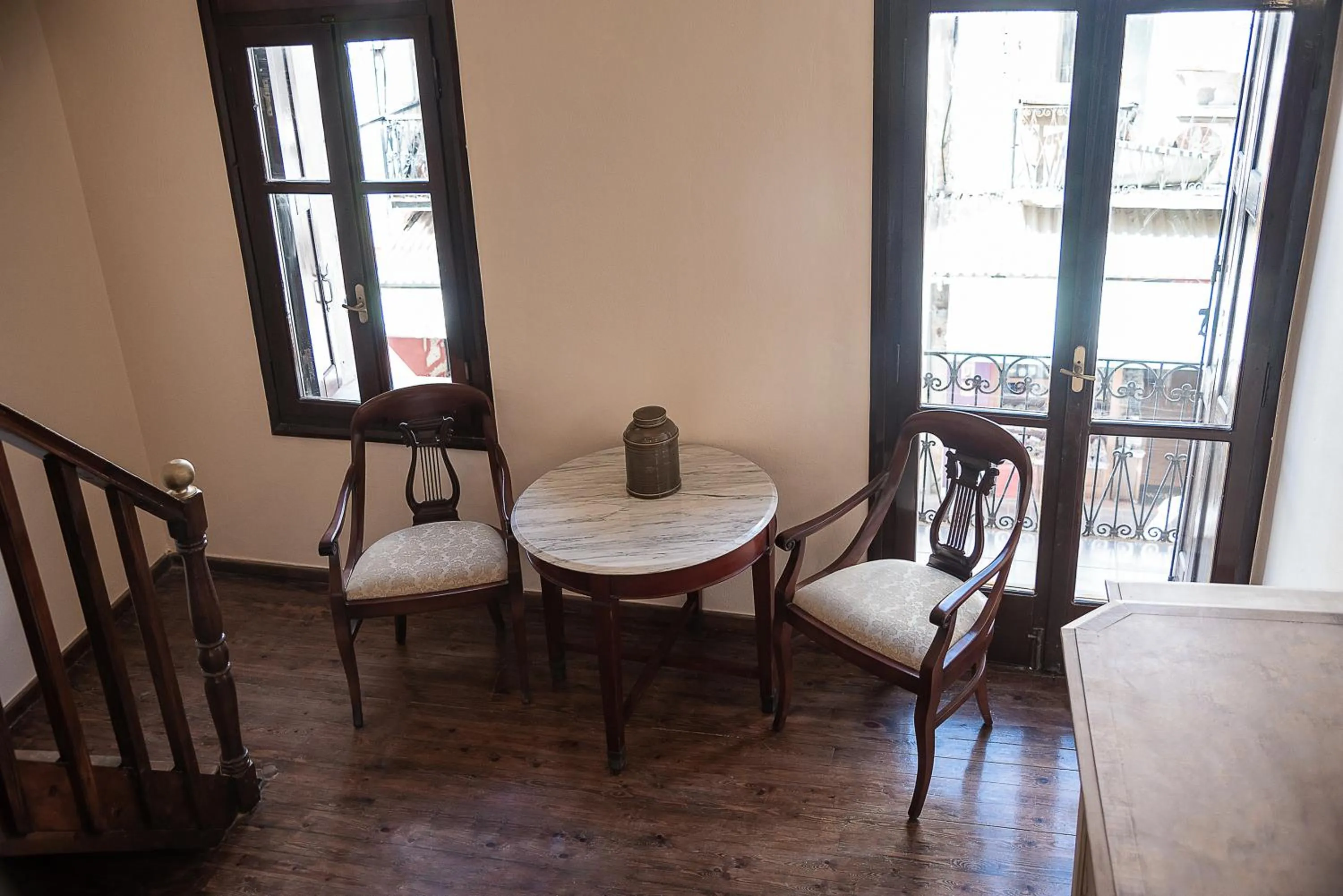 Seating area in Old Town Suites